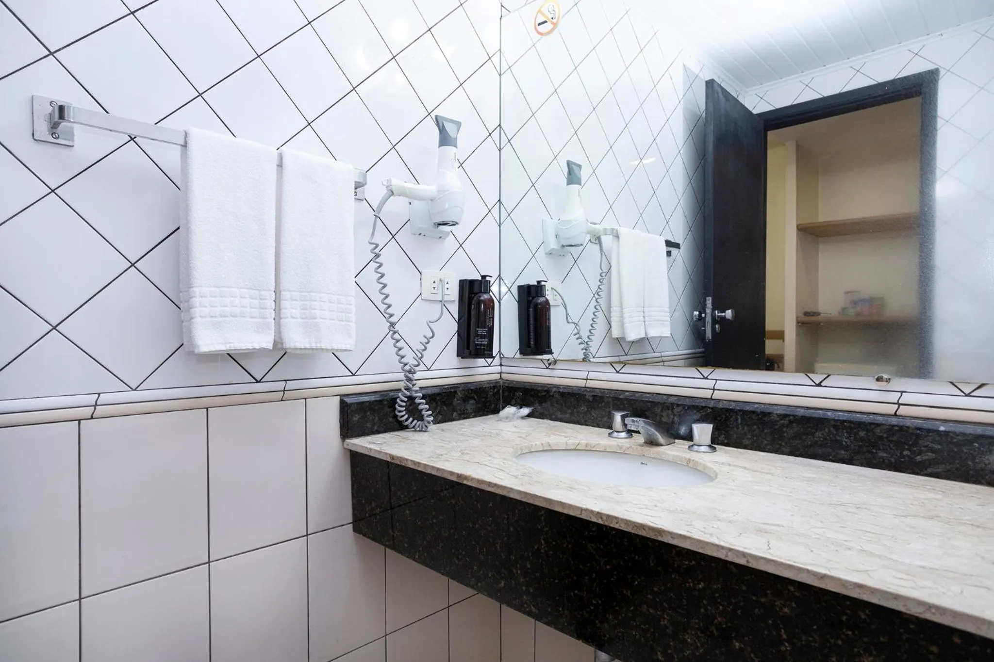 Bathroom in Nikkey Palace Hotel