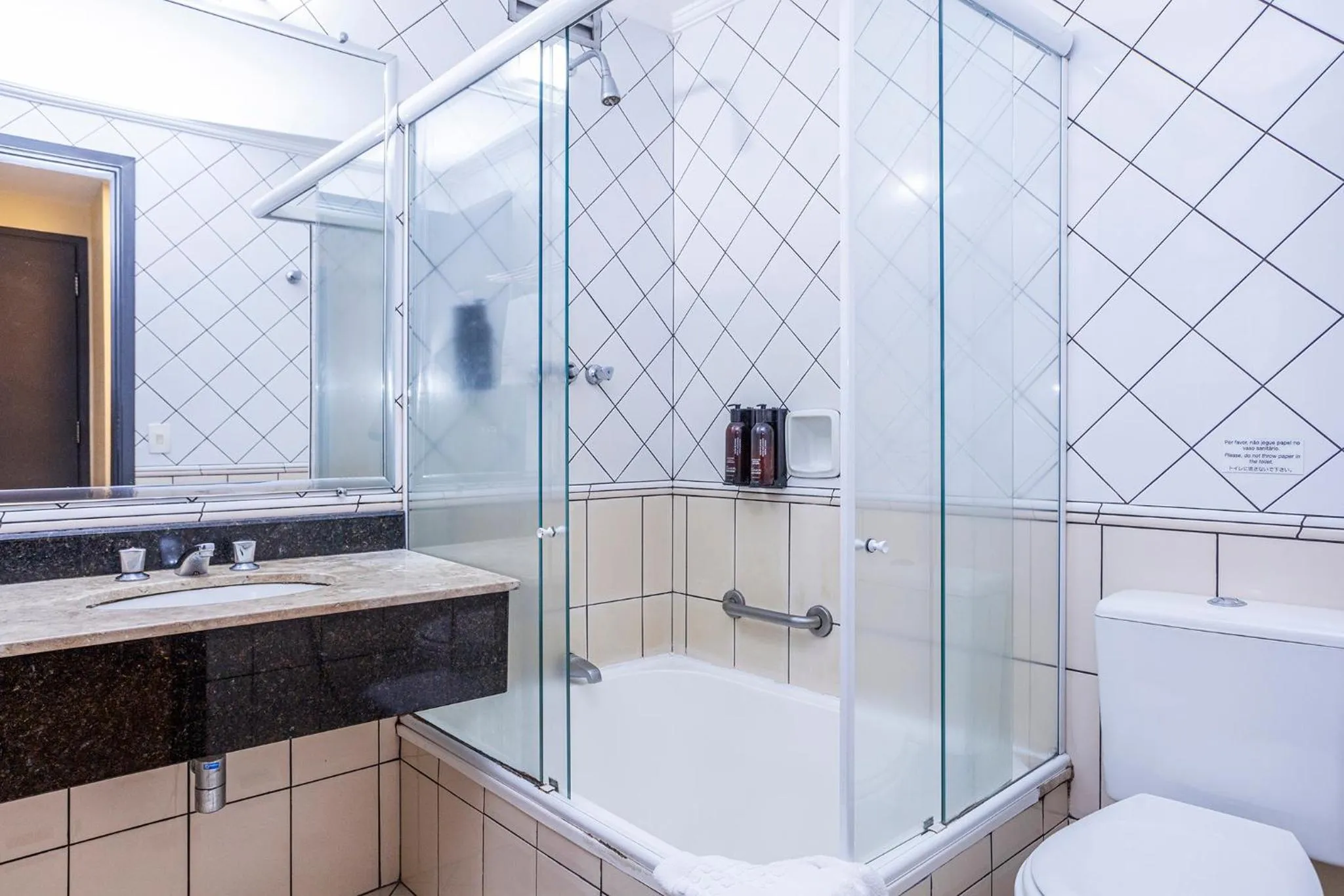 Bathroom in Nikkey Palace Hotel