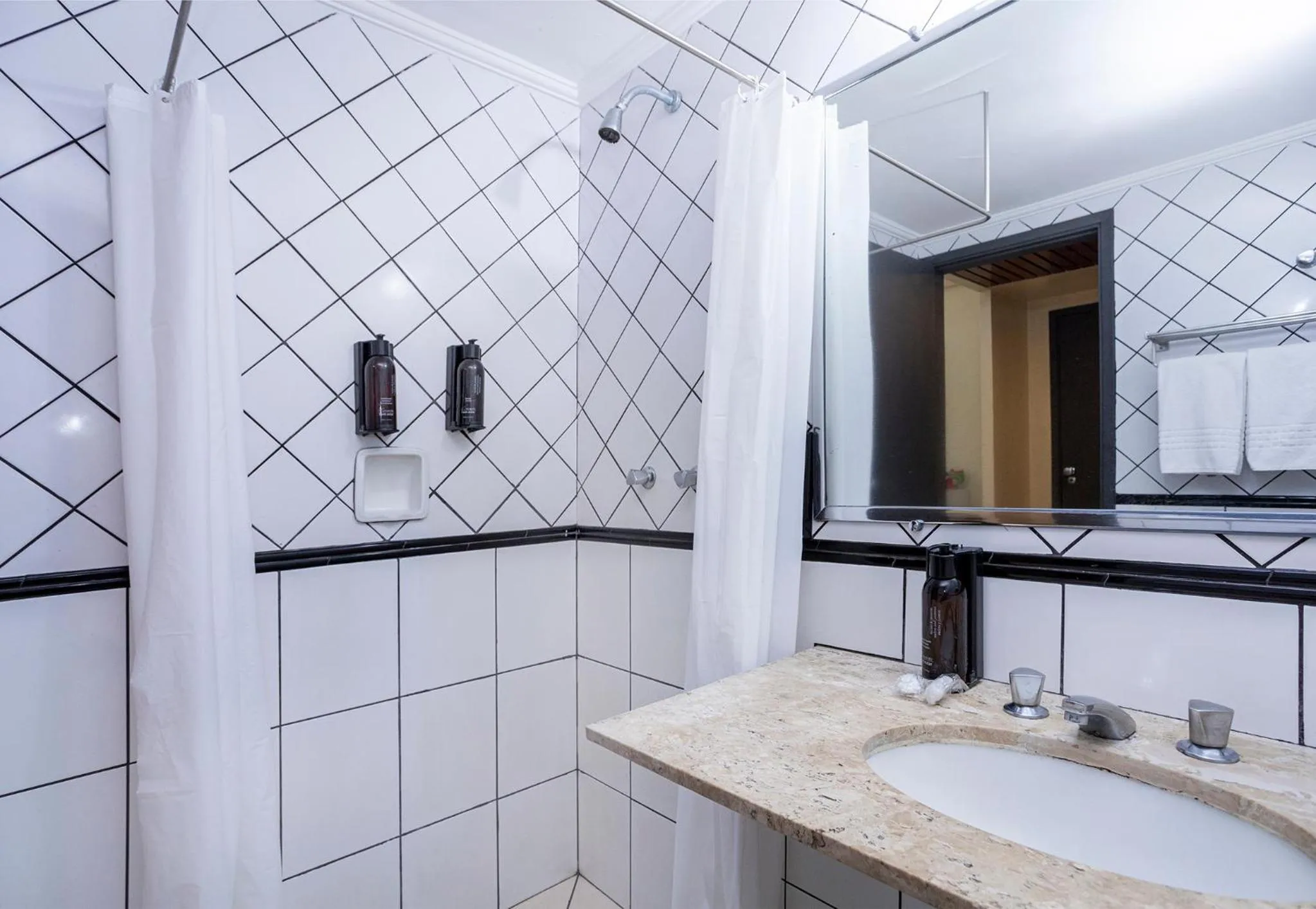 Bathroom in Nikkey Palace Hotel