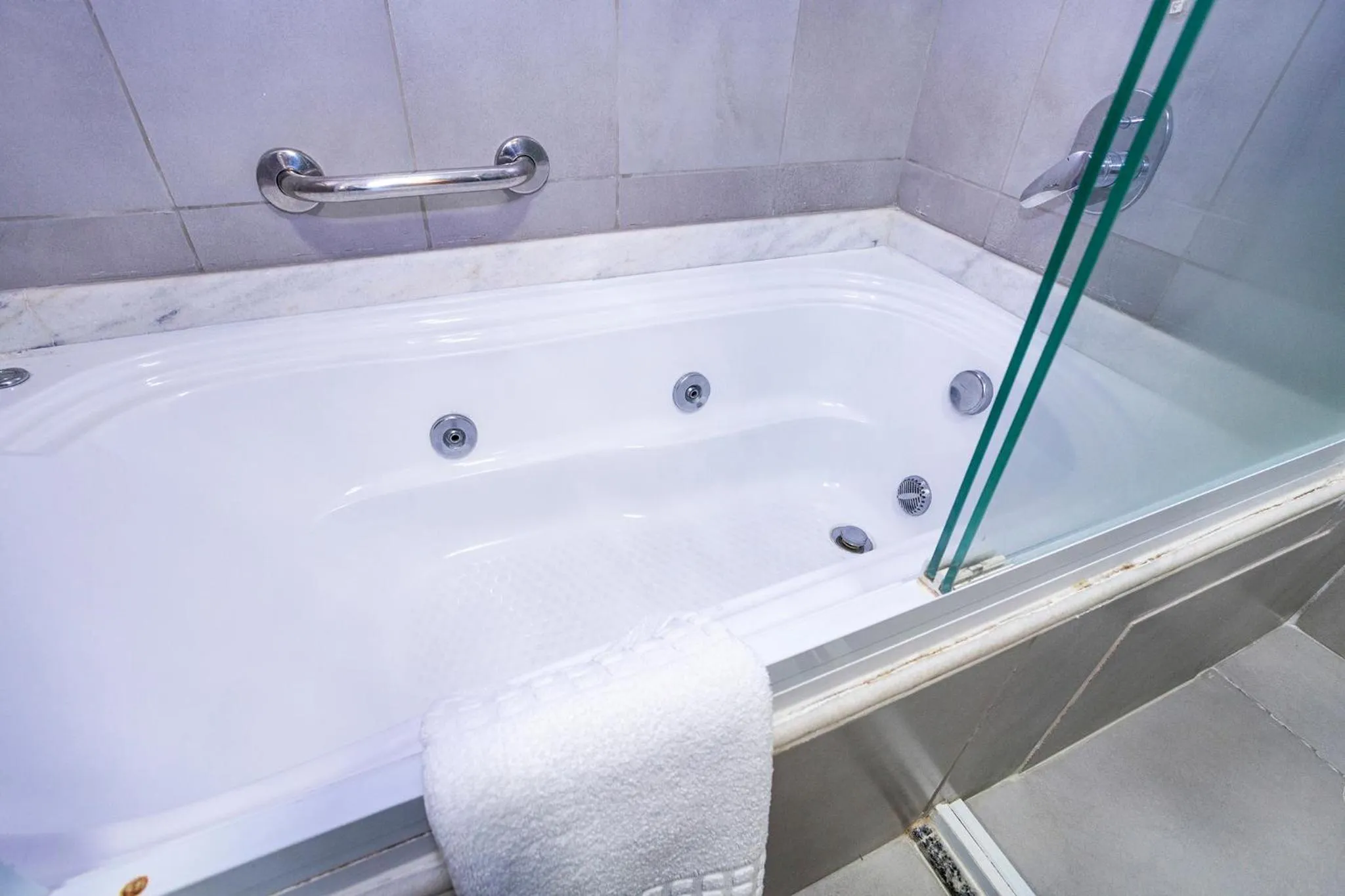 Bathroom in Nikkey Palace Hotel