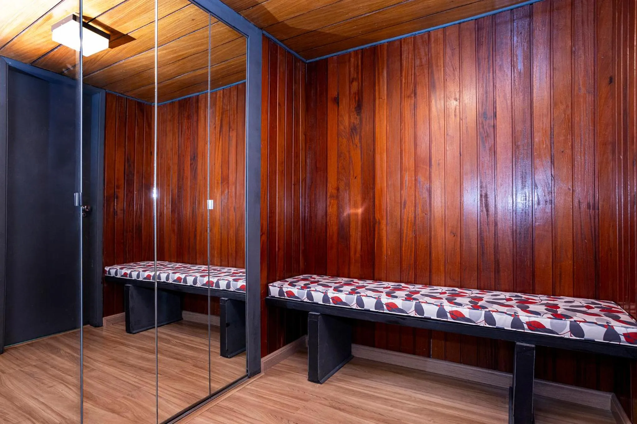 wardrobe in Nikkey Palace Hotel