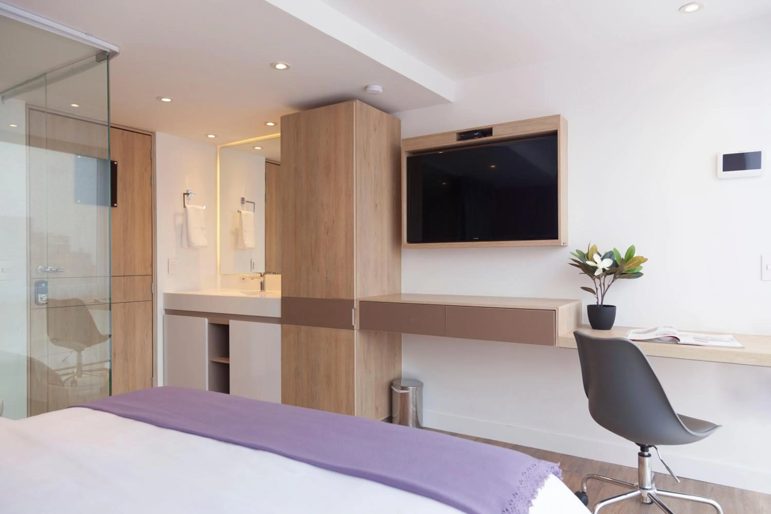 Bathroom, Bed in Urban Heights Bogota