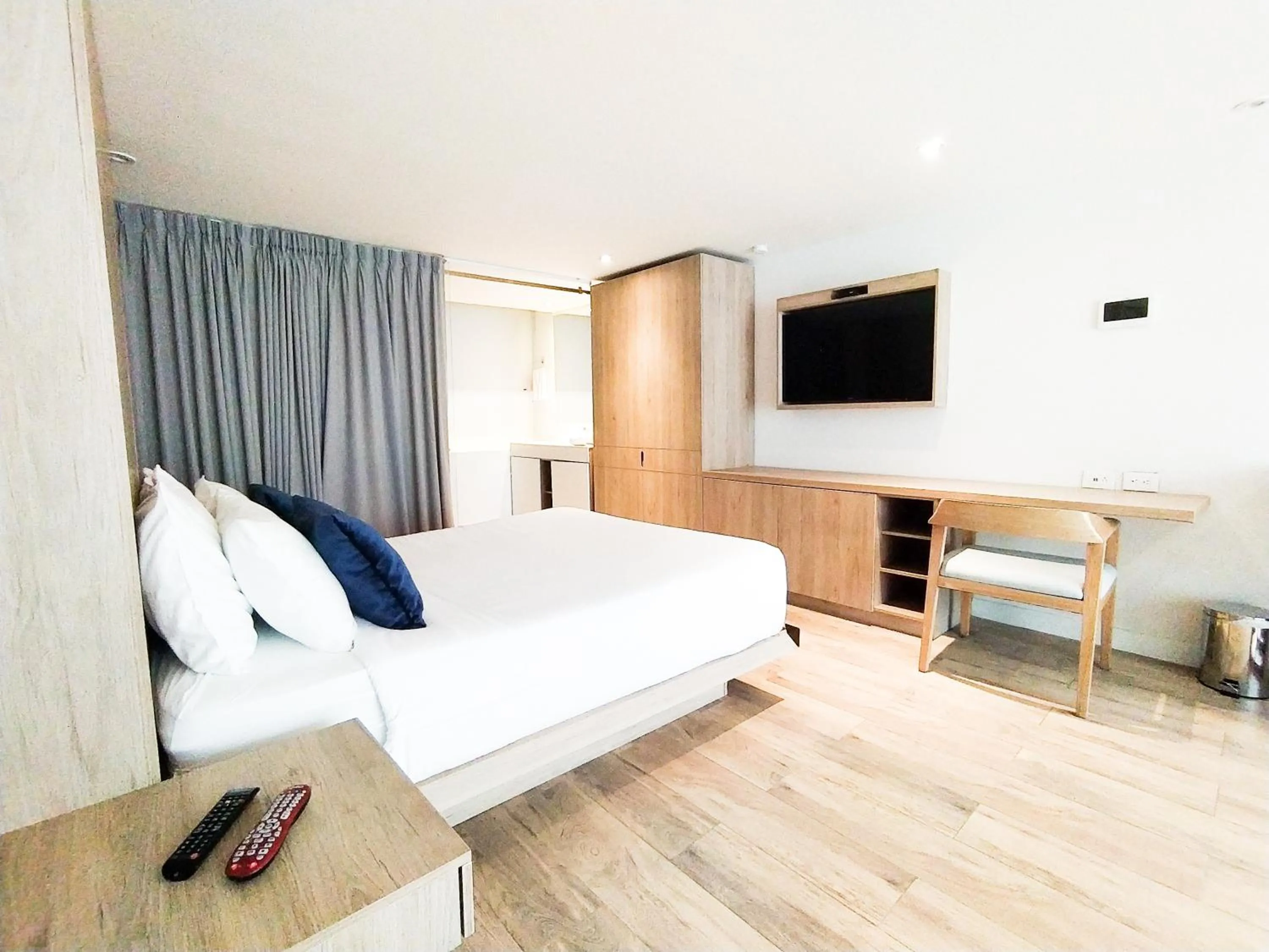 Bathroom, Bed in Urban Heights Bogota