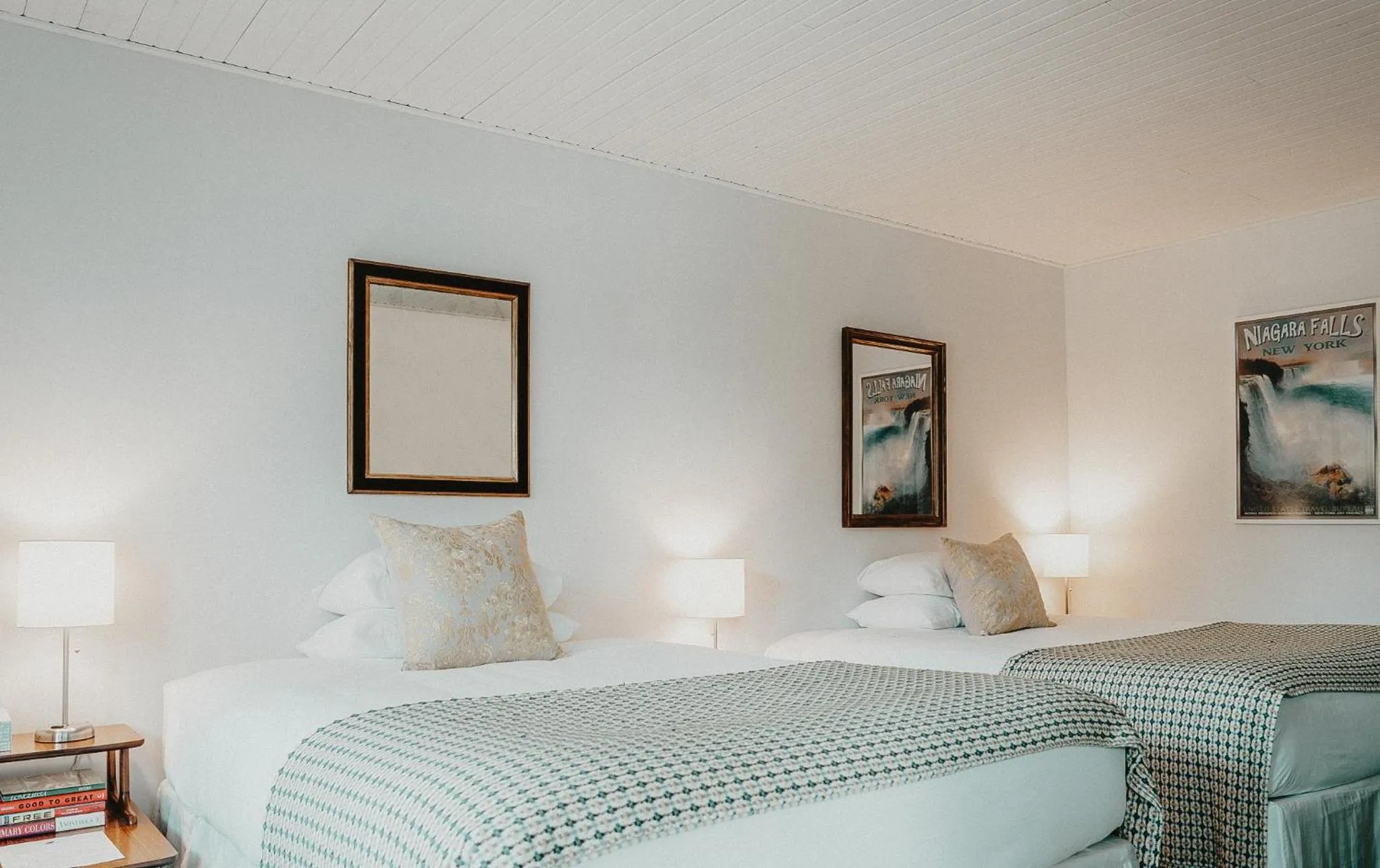 Bed in The Kent Motel