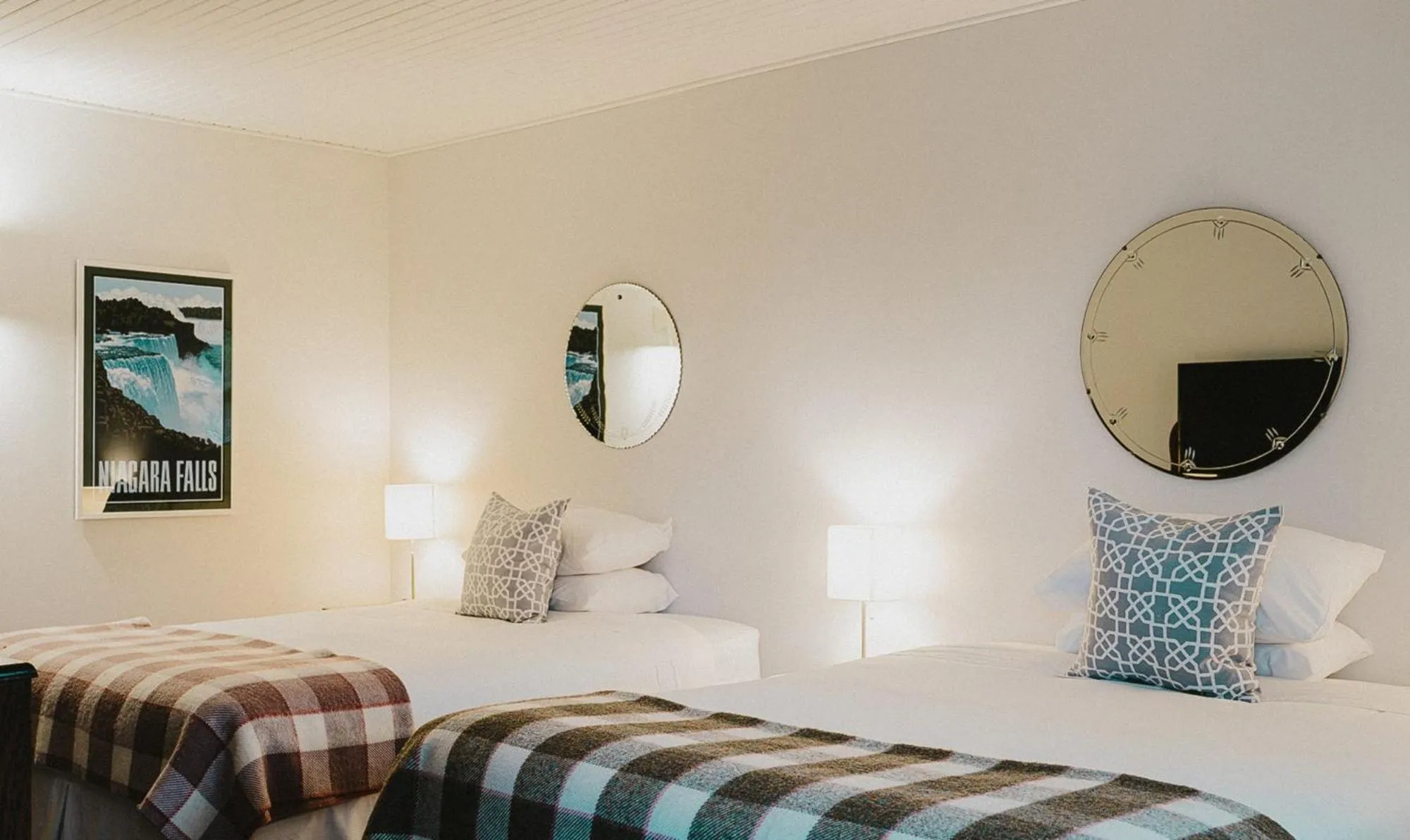 Bed in The Kent Motel