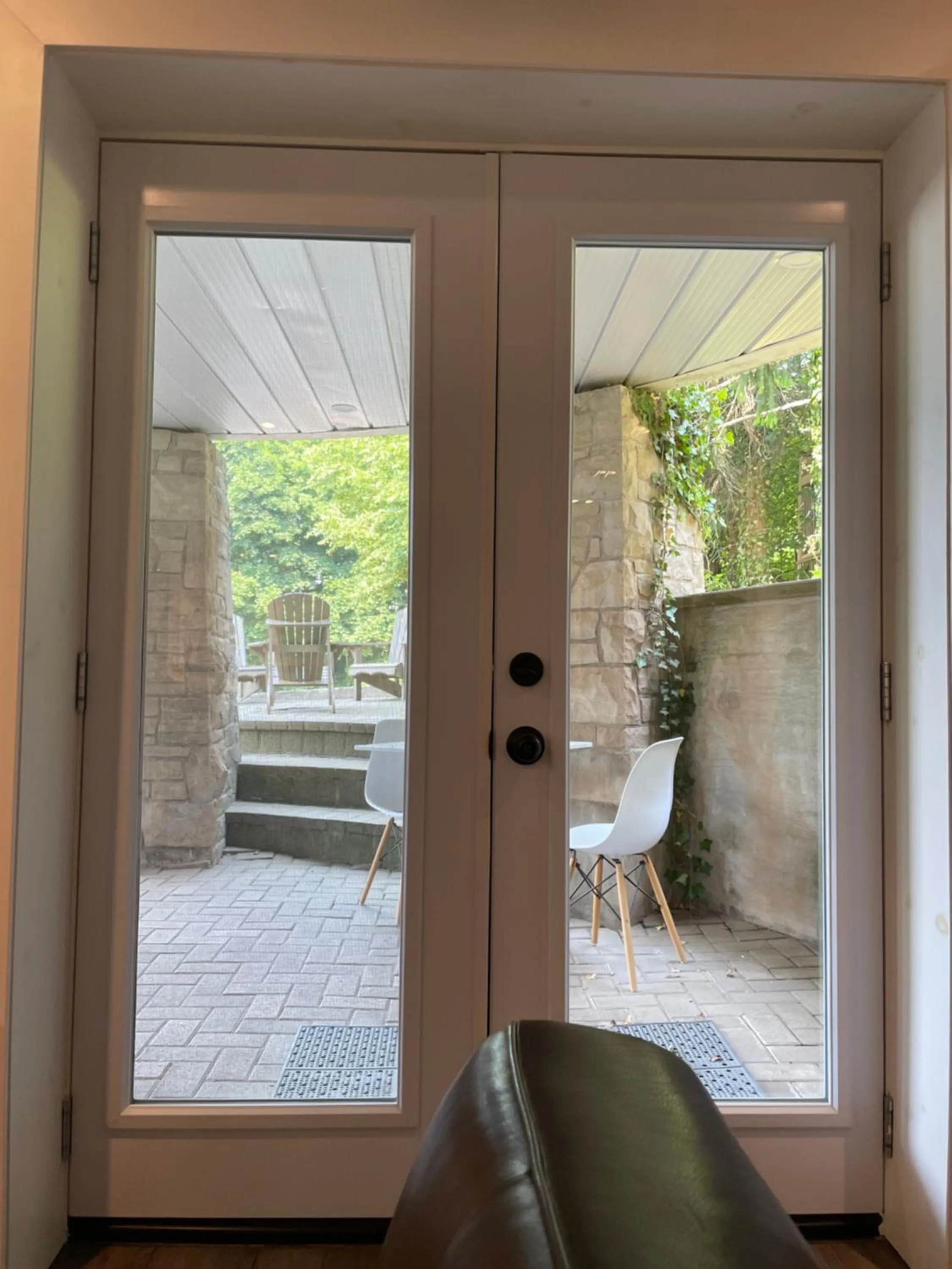 Patio in The Kent Motel