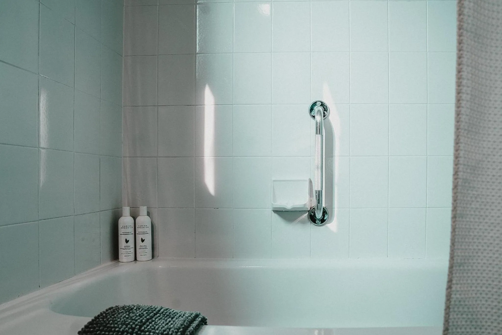 Bathroom in The Kent Motel