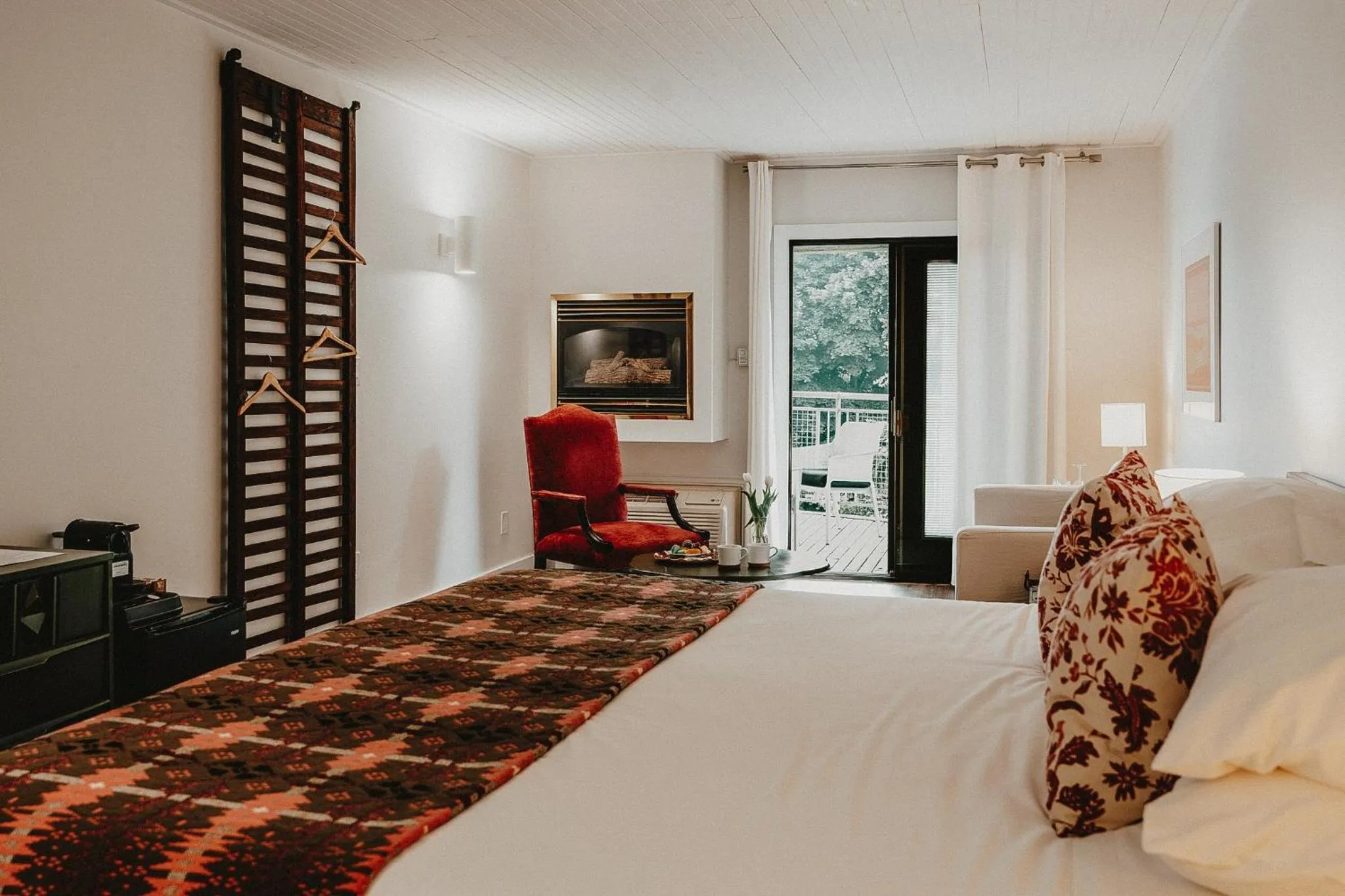 Bed in The Kent Motel