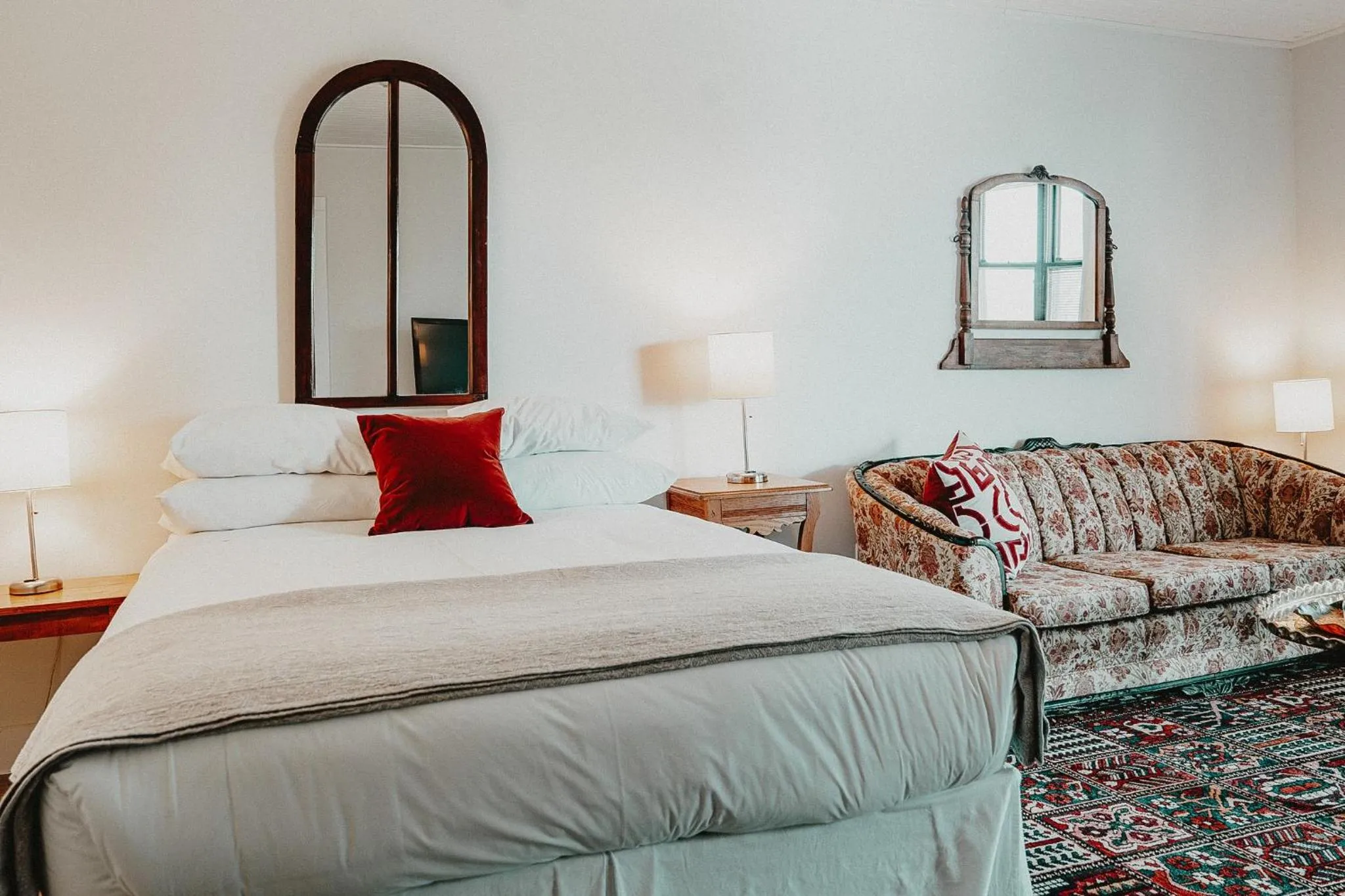 Bed in The Kent Motel