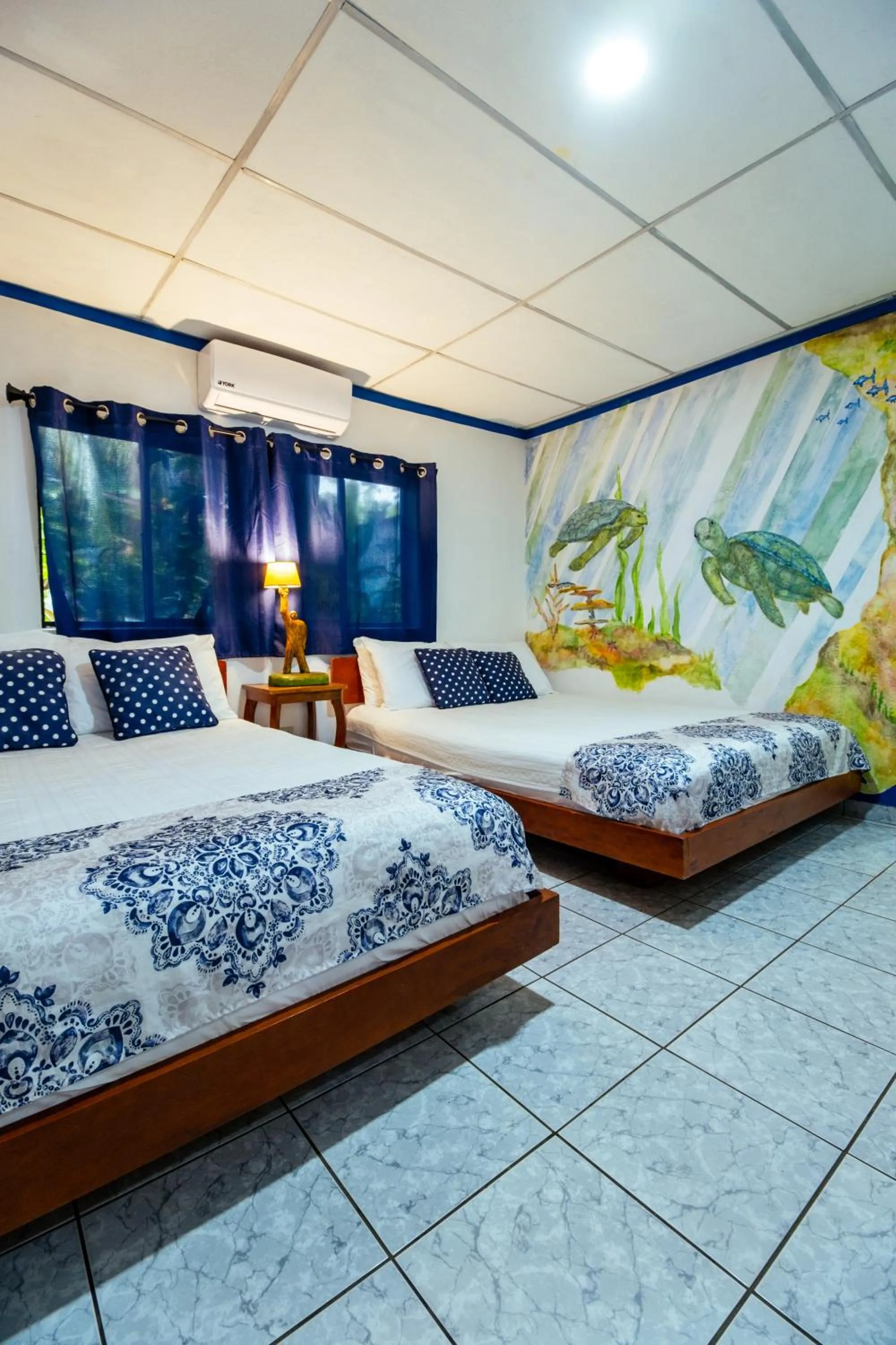 Photo of the whole room, Bed in Olas Permanentes El Zonte