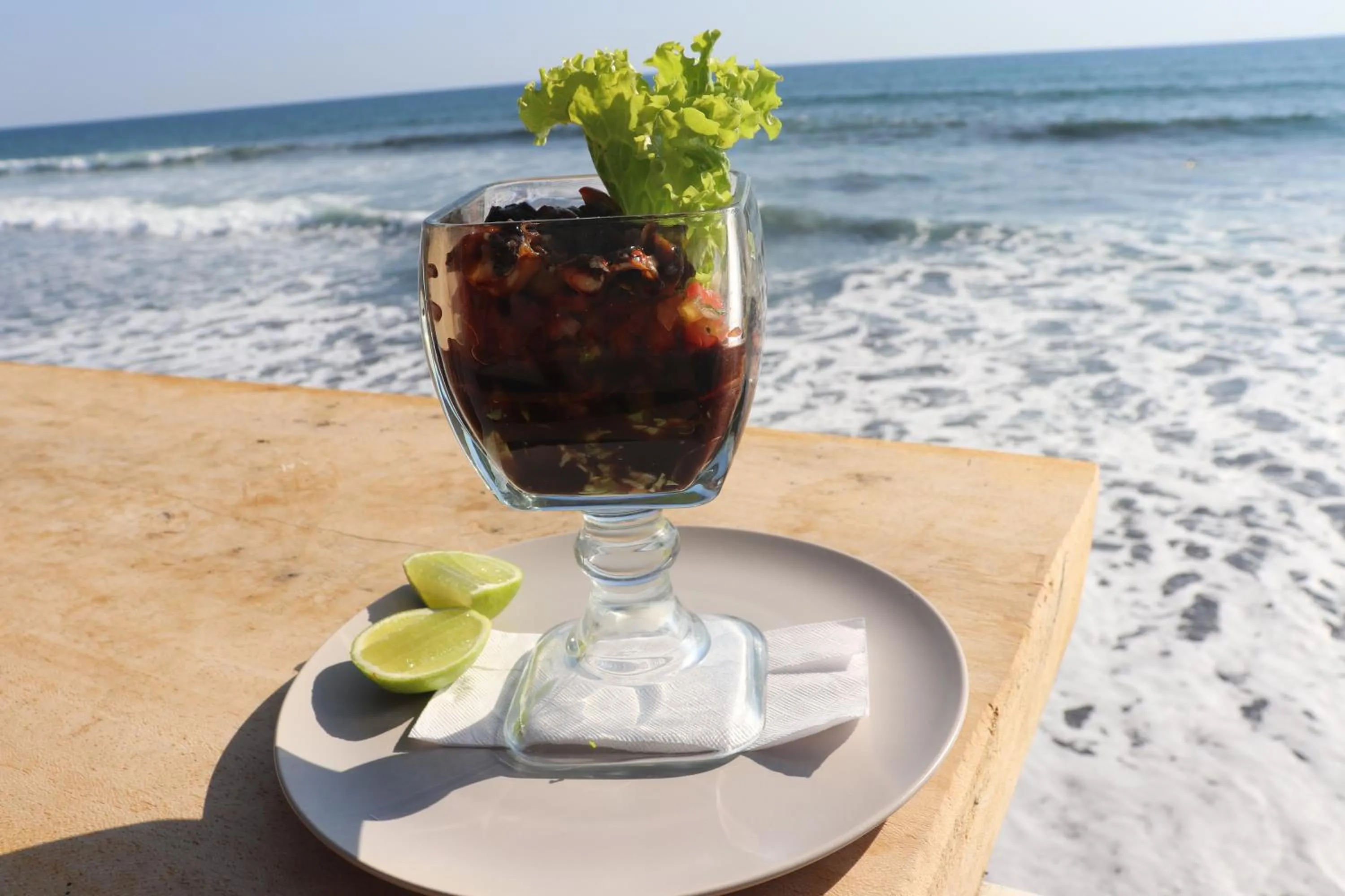 Food and drinks in Olas Permanentes El Zonte