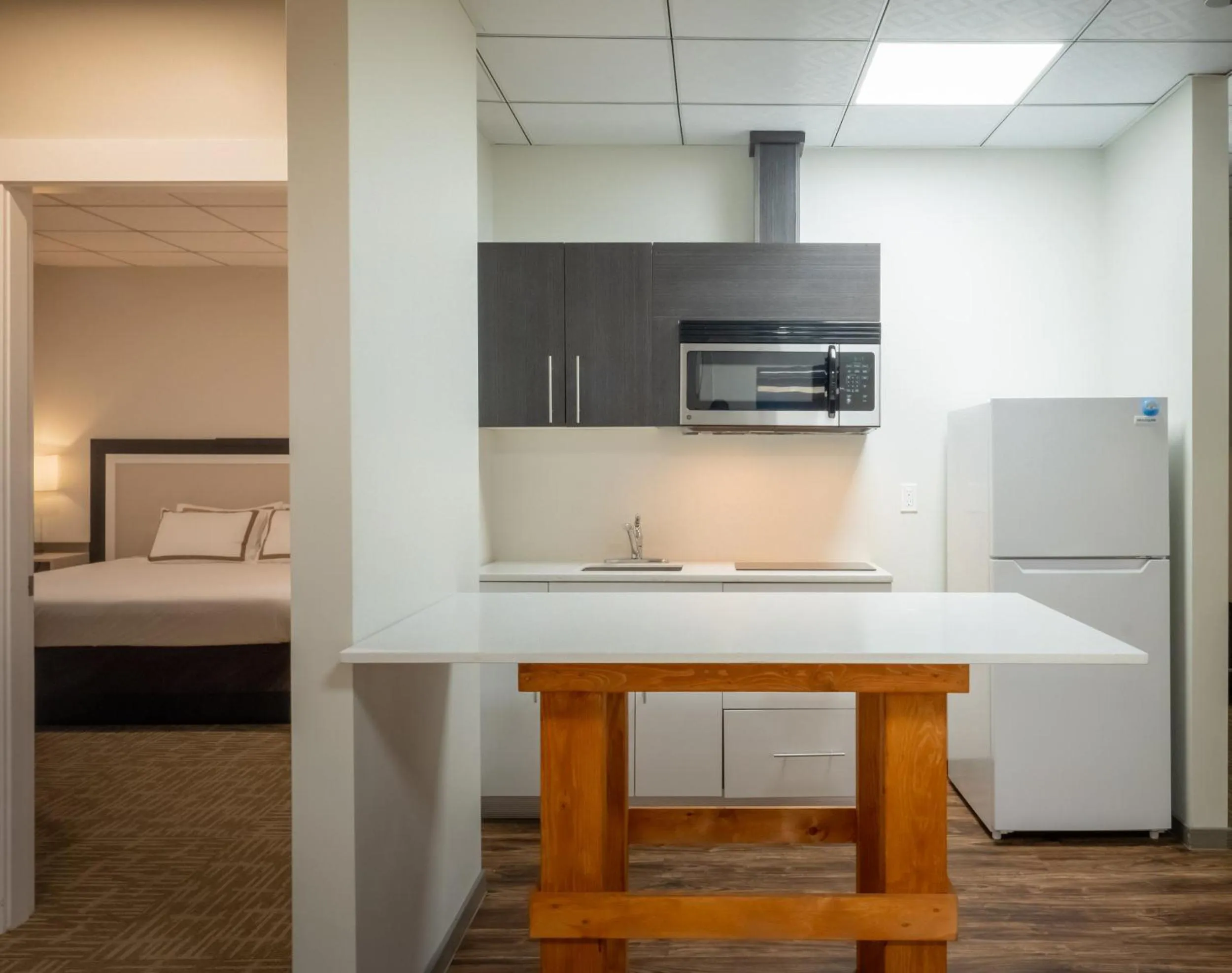 Kitchen or kitchenette in Quality Inn Sunshine Suites