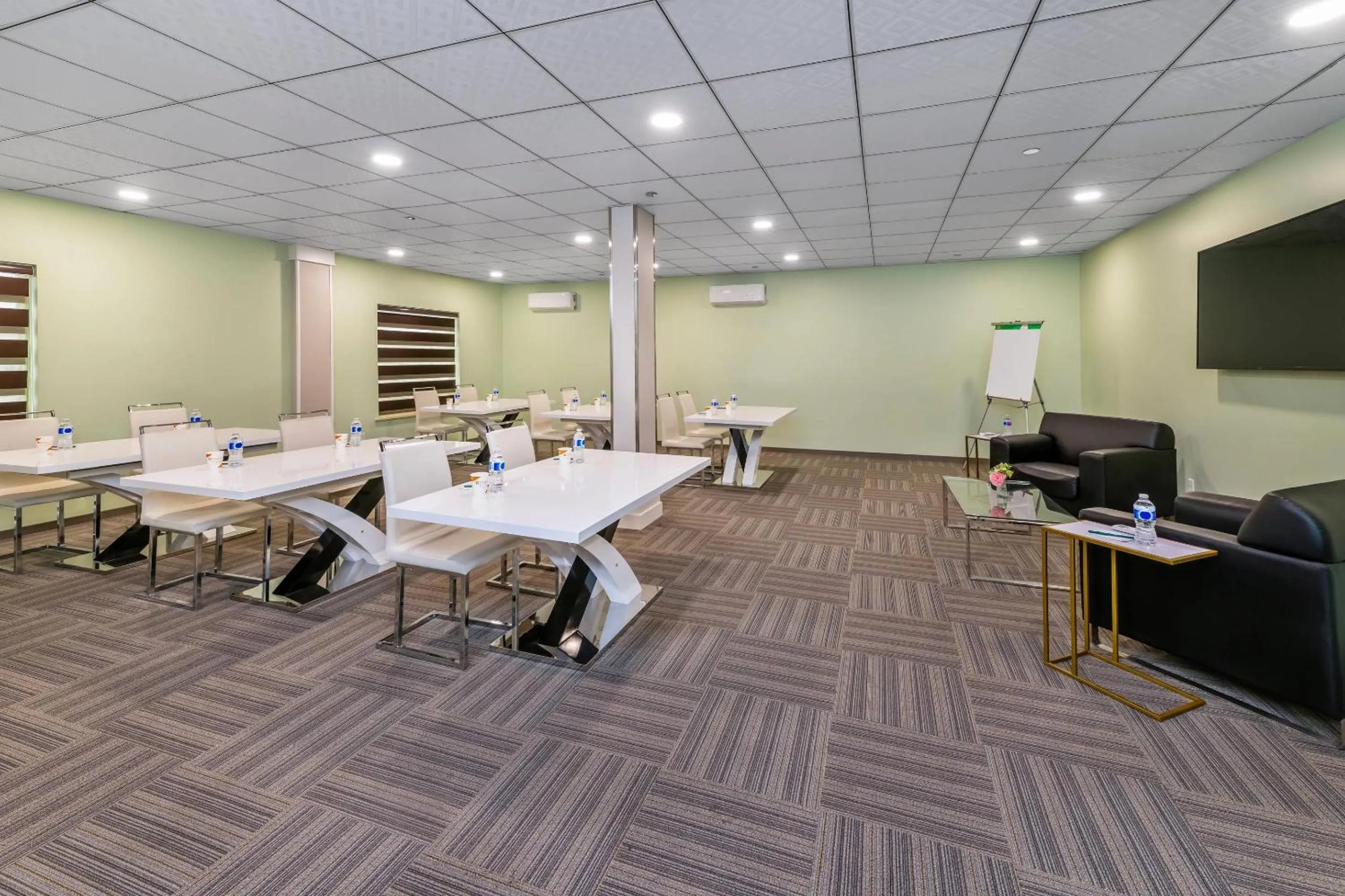 Meeting/conference room in Quality Inn Sunshine Suites