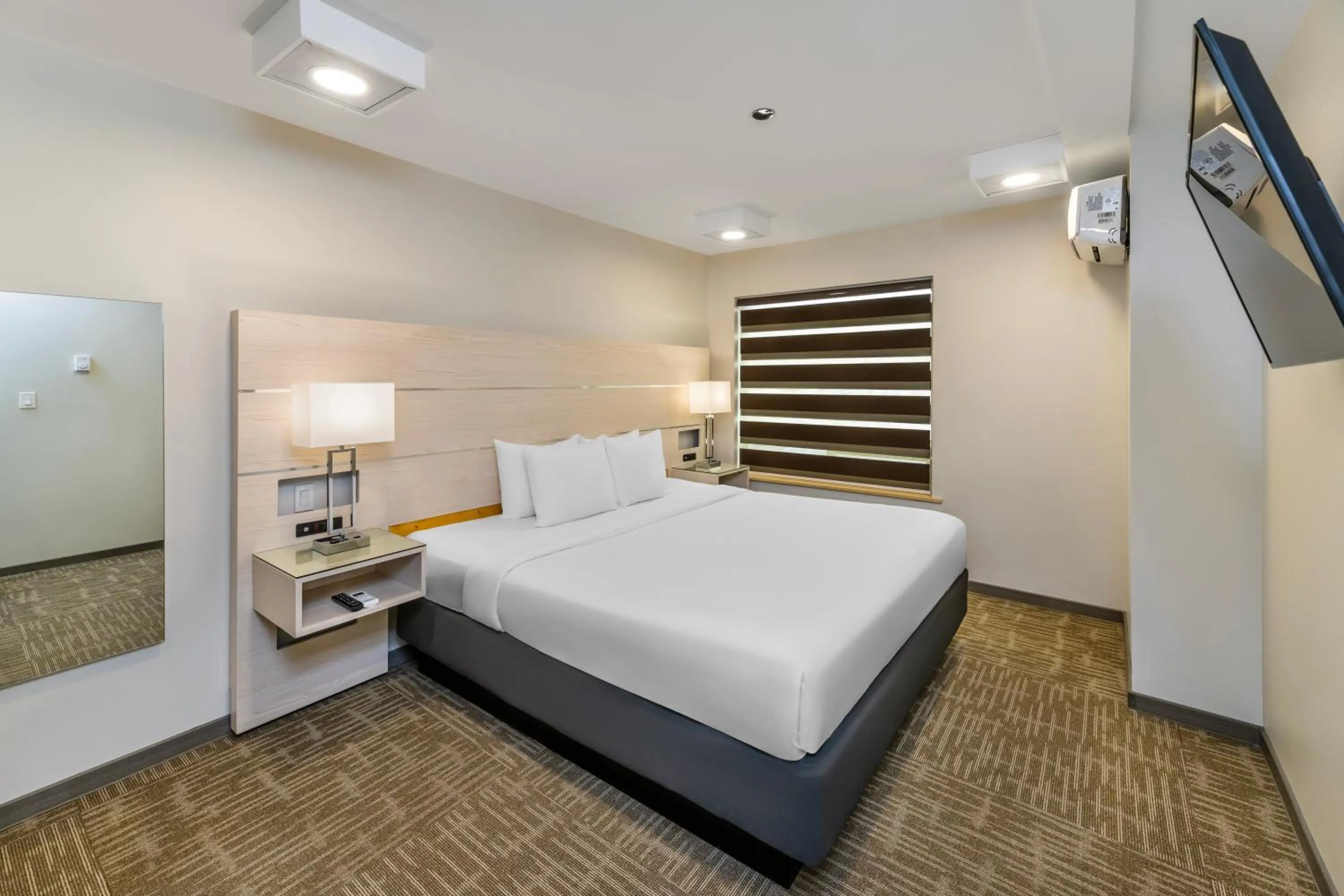 Bed in Quality Inn Sunshine Suites