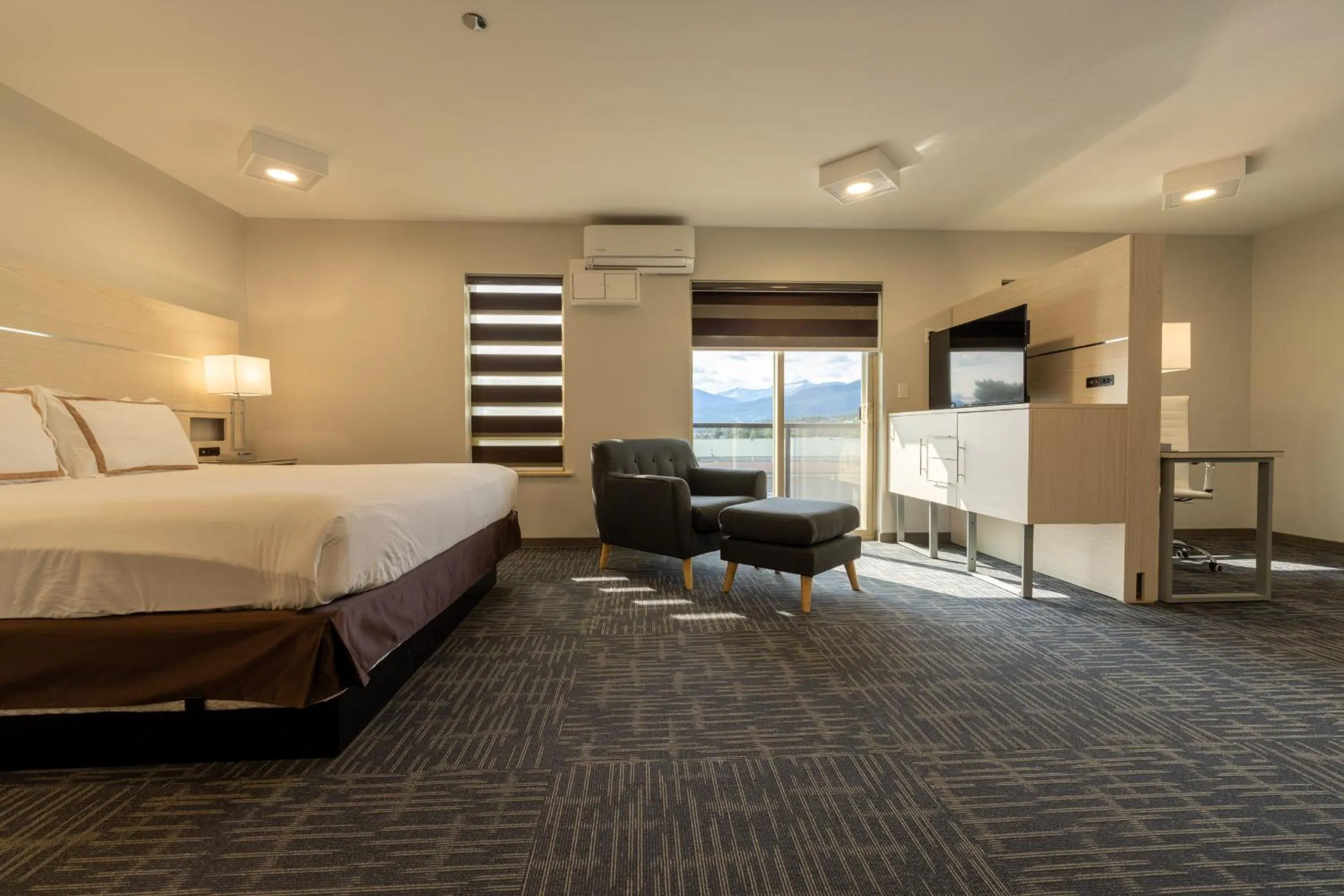 Bed in Quality Inn Sunshine Suites