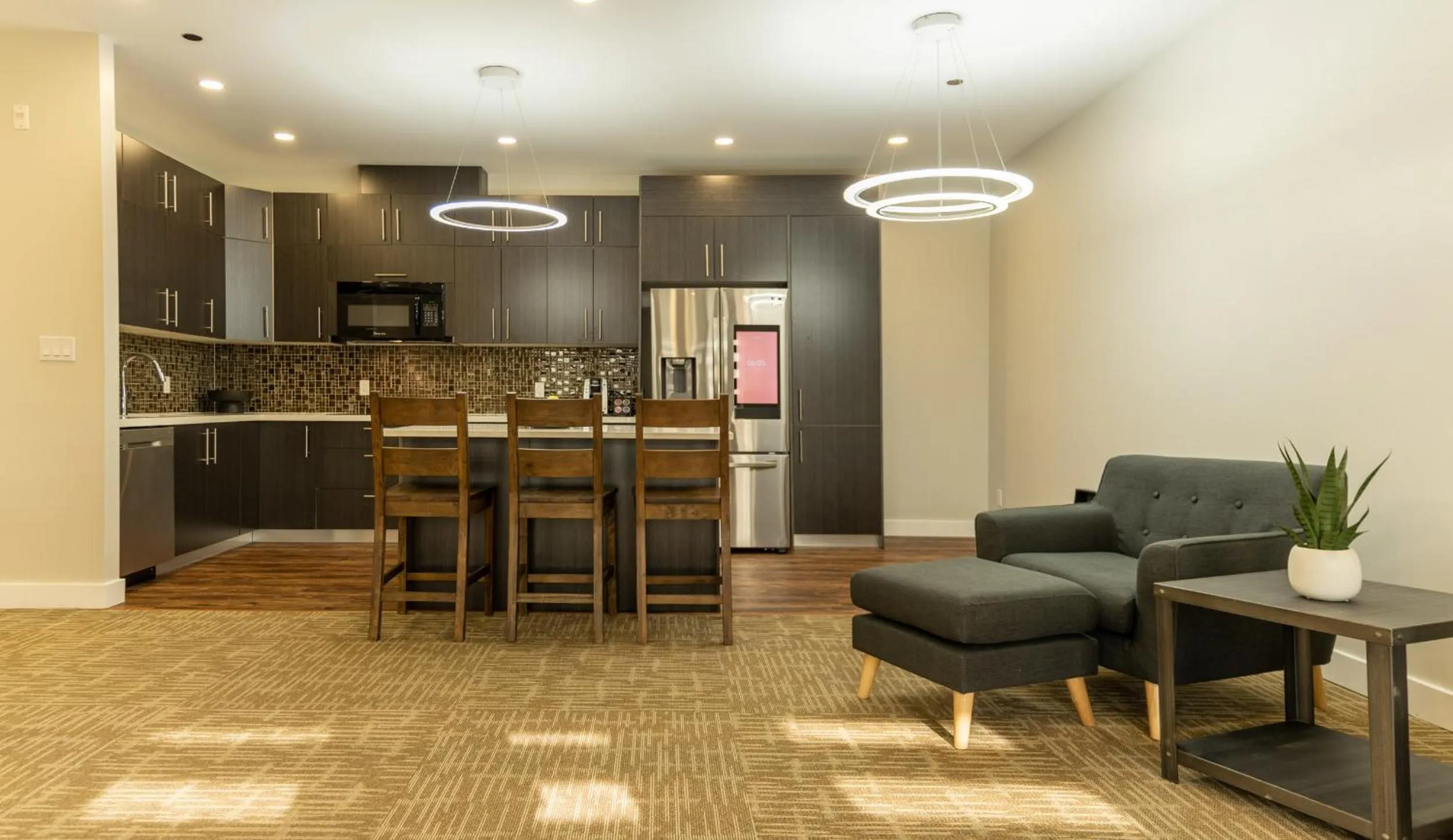 Kitchen or kitchenette in Quality Inn Sunshine Suites