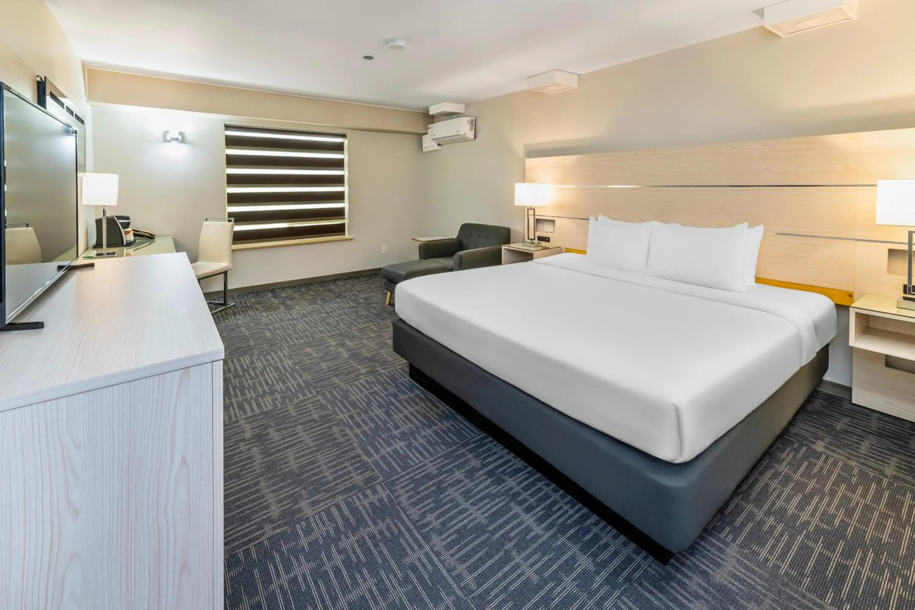 Bed in Quality Inn Sunshine Suites