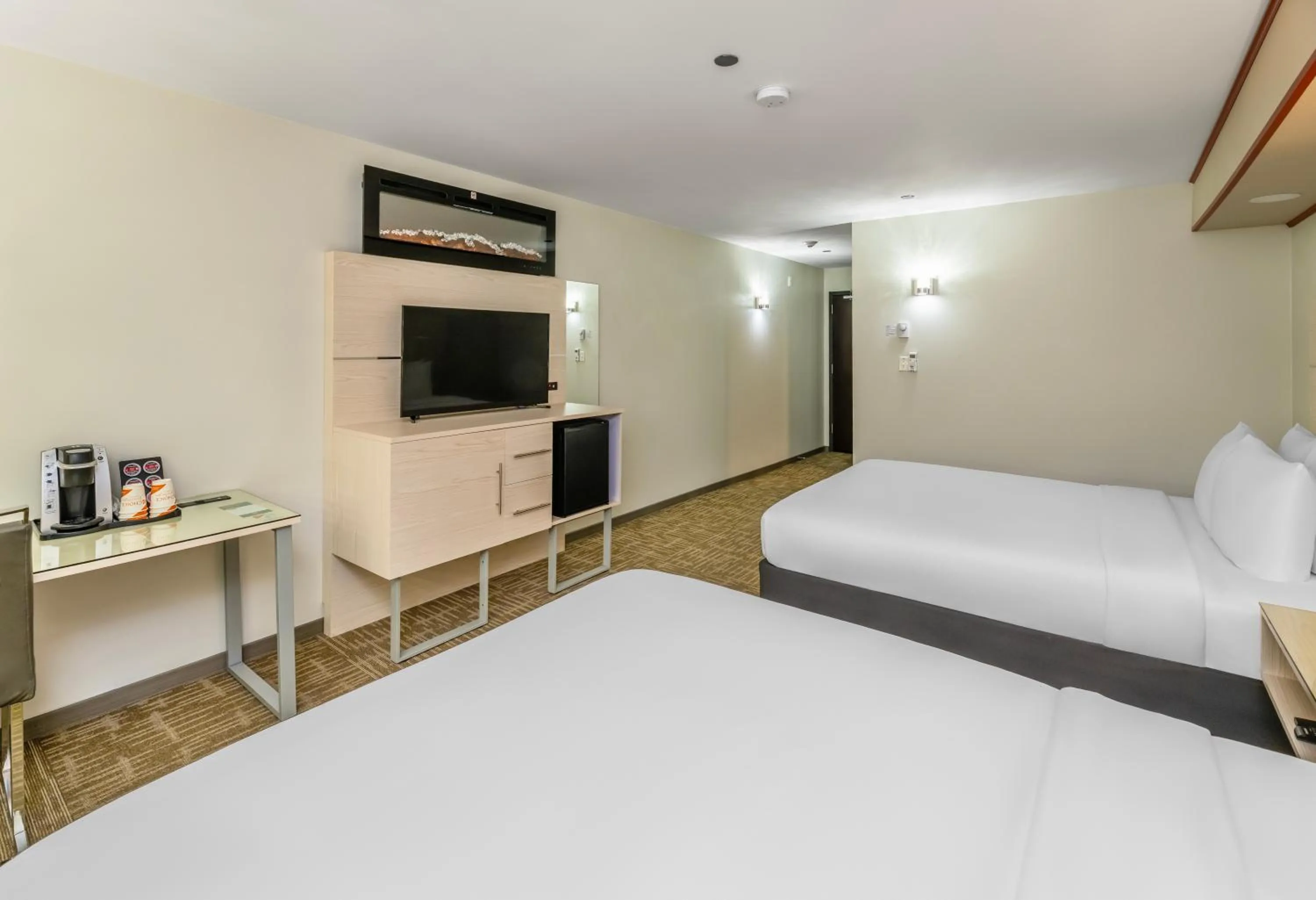 Bed in Quality Inn Sunshine Suites