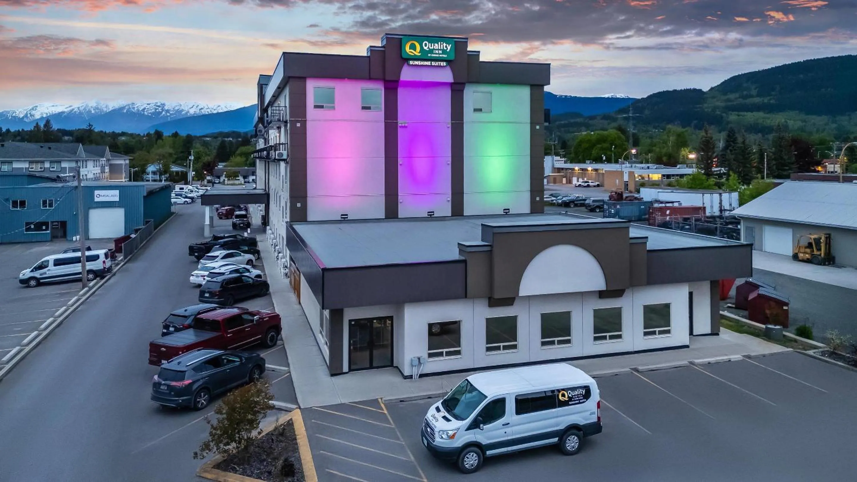 Property building in Quality Inn Sunshine Suites