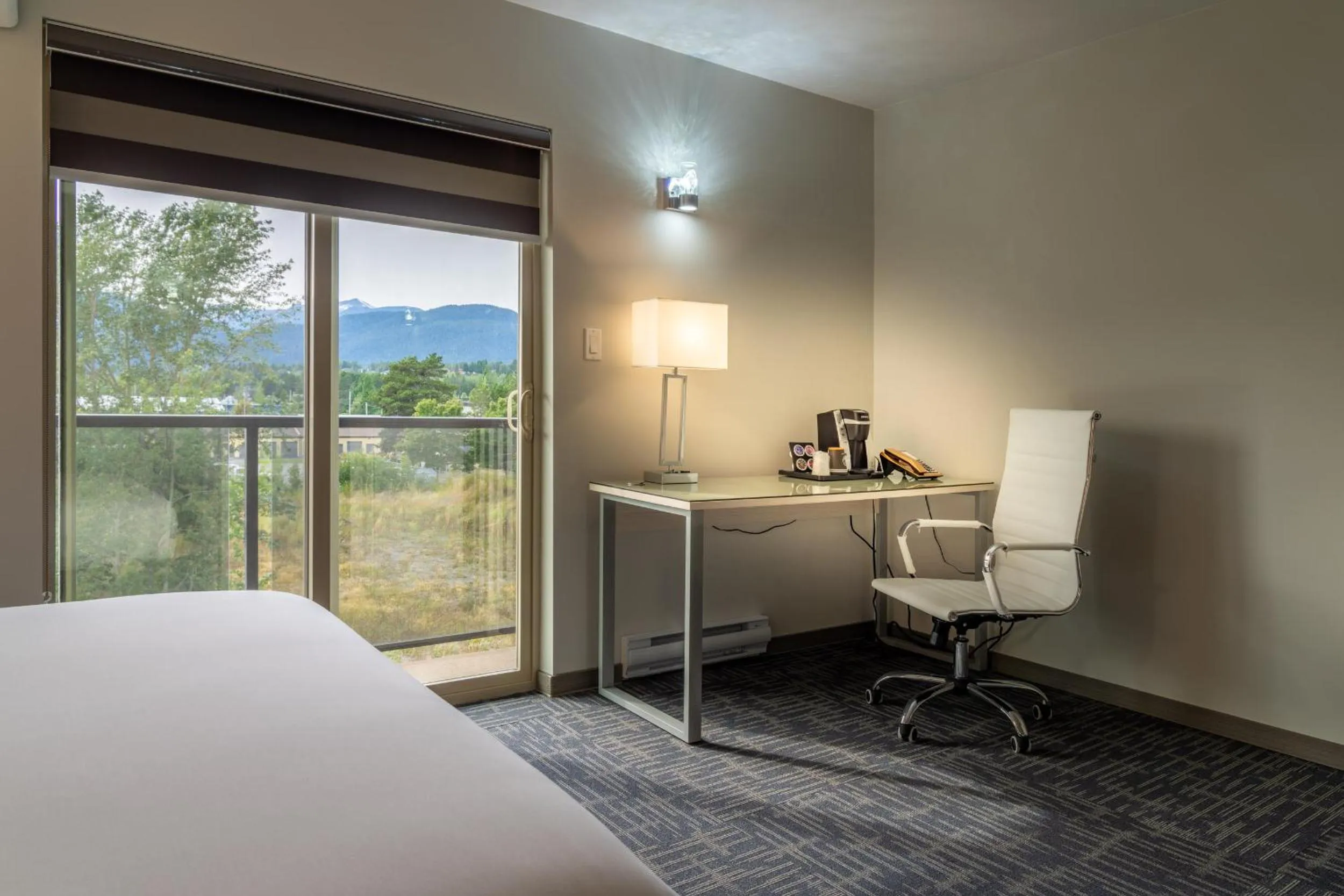 Bed in Quality Inn Sunshine Suites