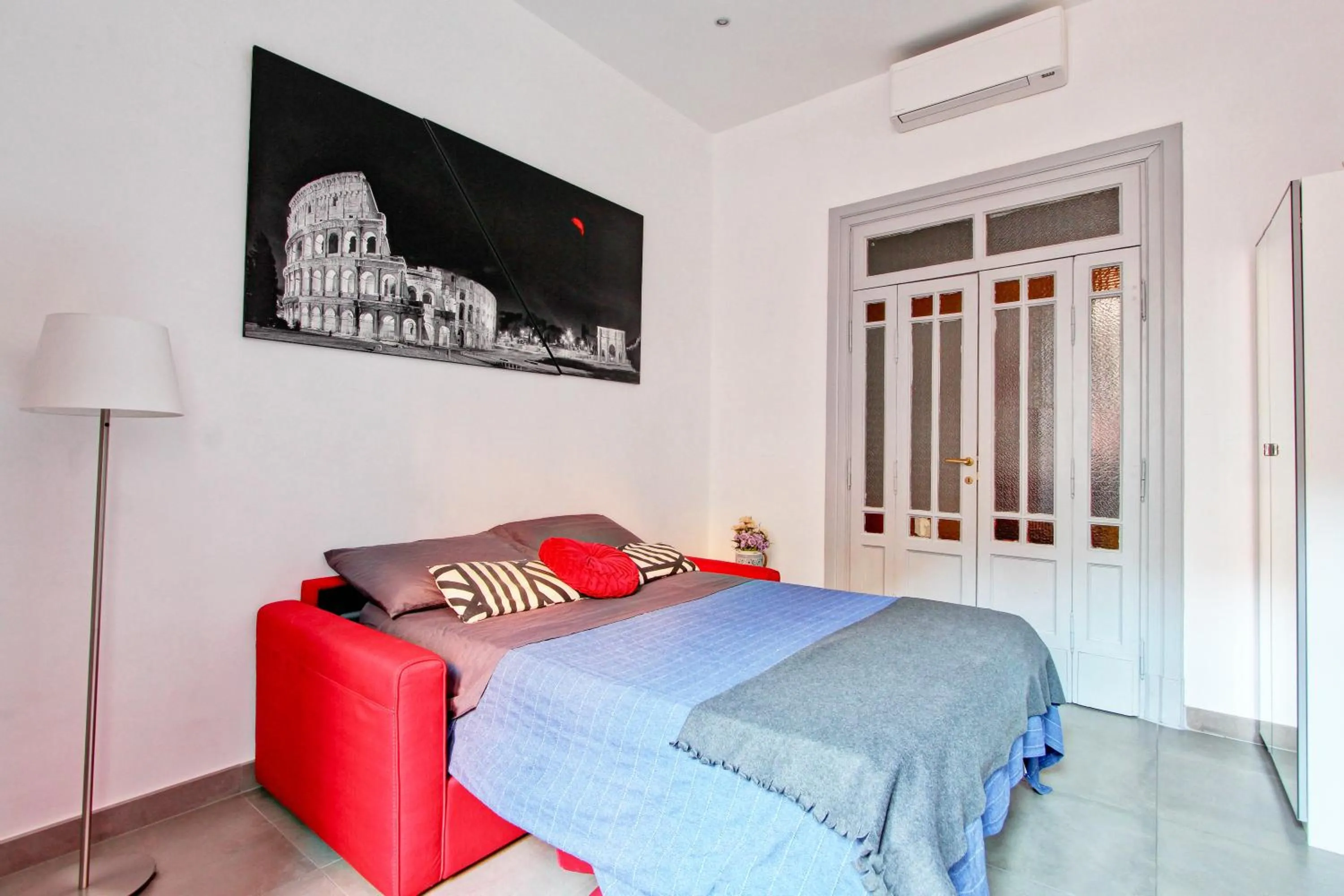 Bed in Domvs Romae Apartment