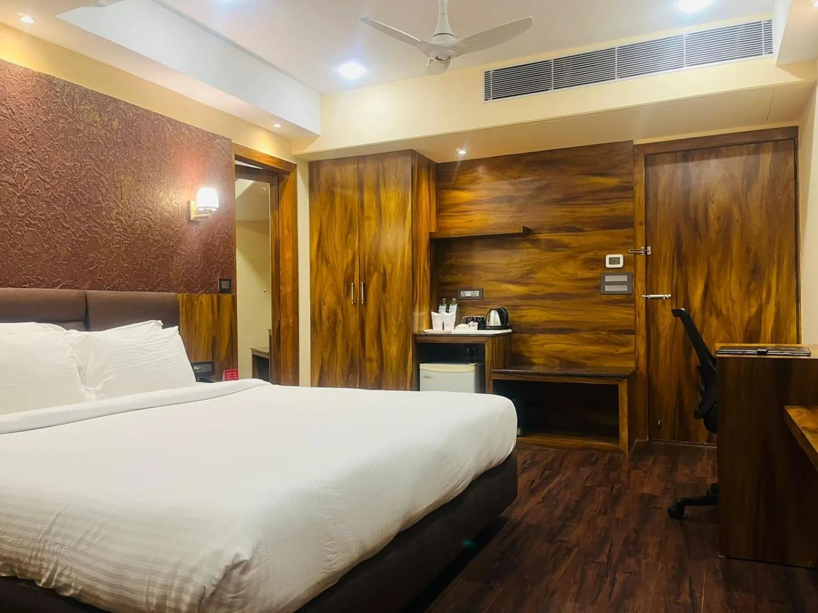 Bedroom, Bed in Hotel Rajmahal