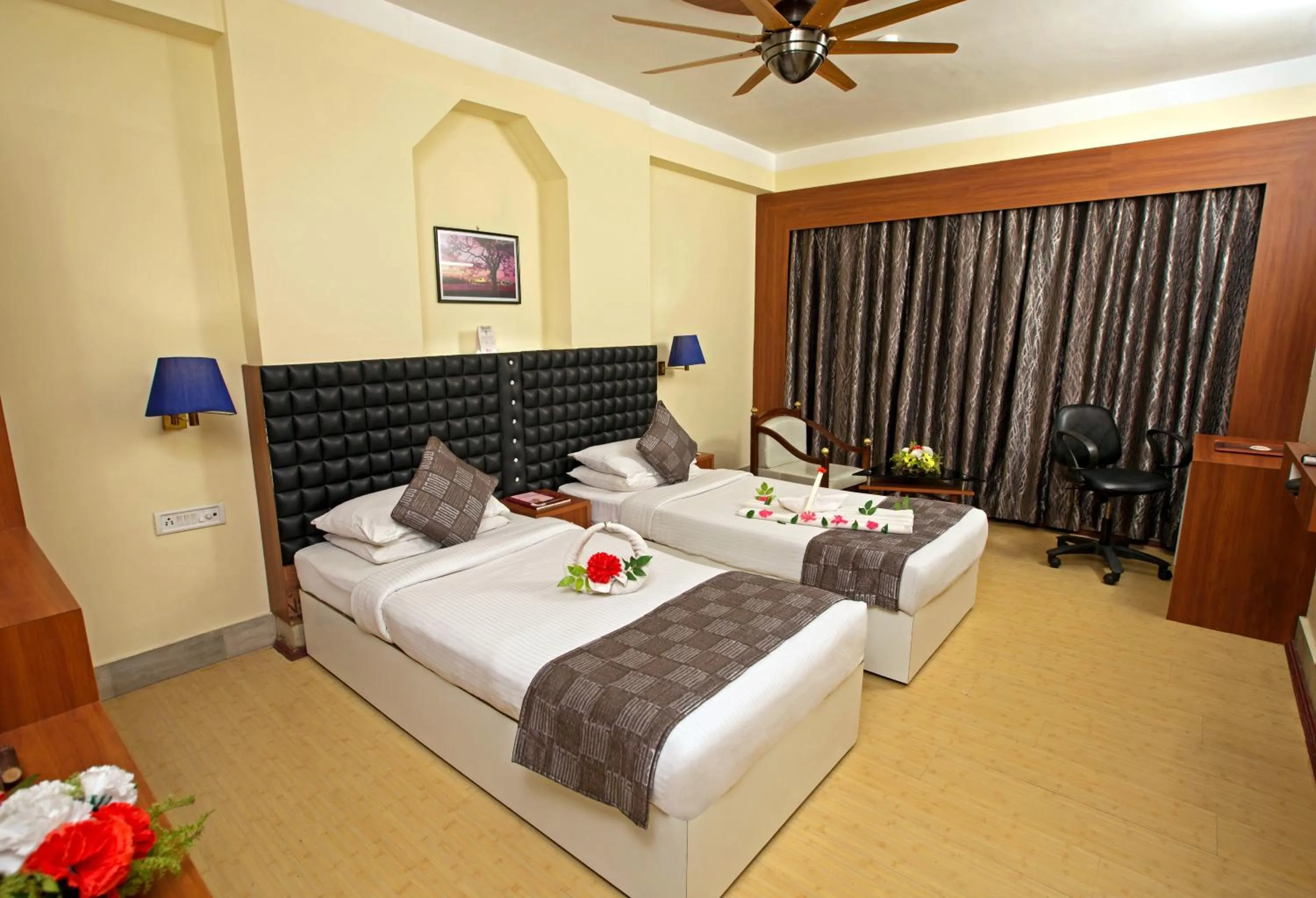 Bed in Hotel Rajmahal