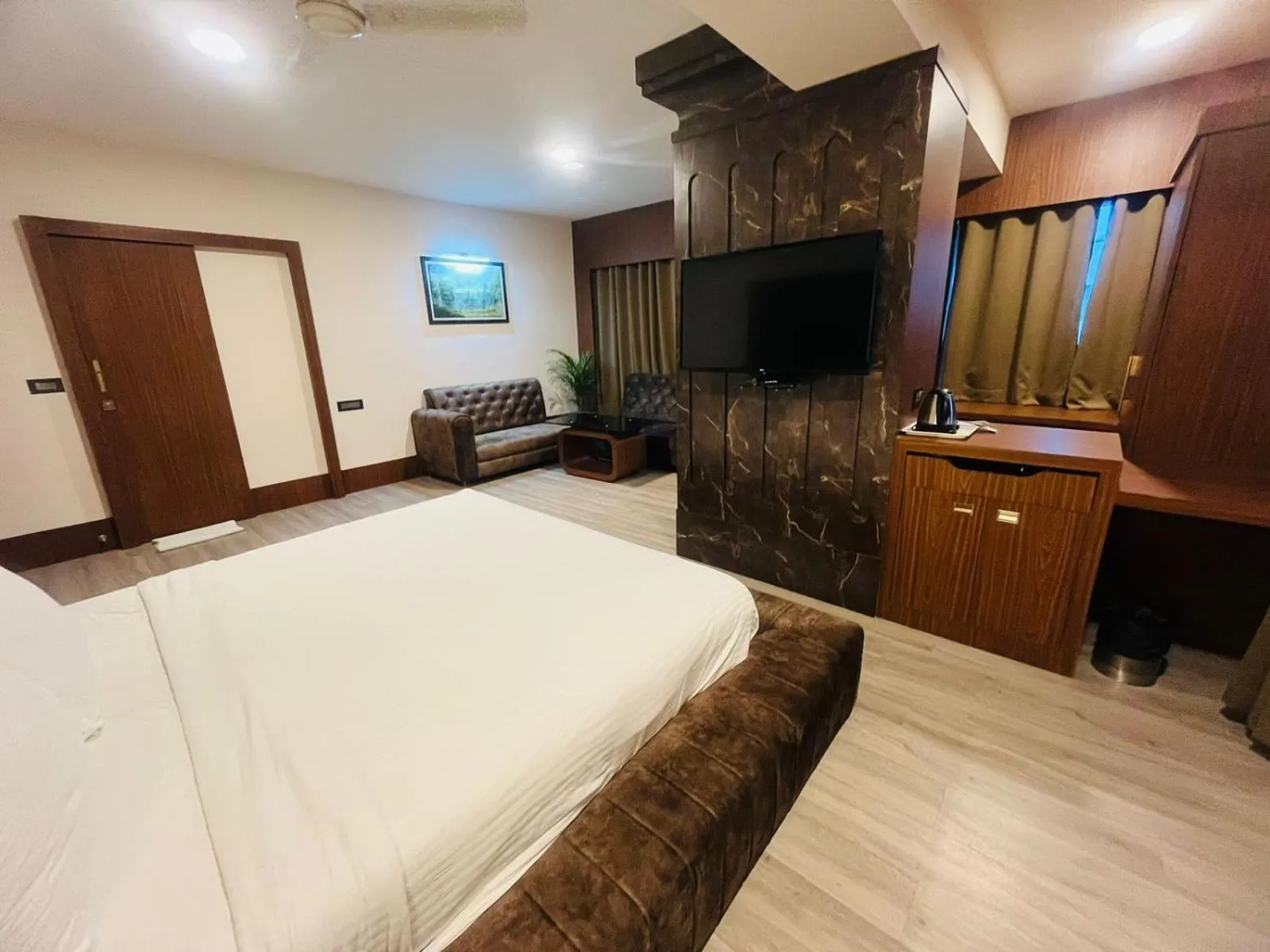 Bedroom, Bed in Hotel Rajmahal