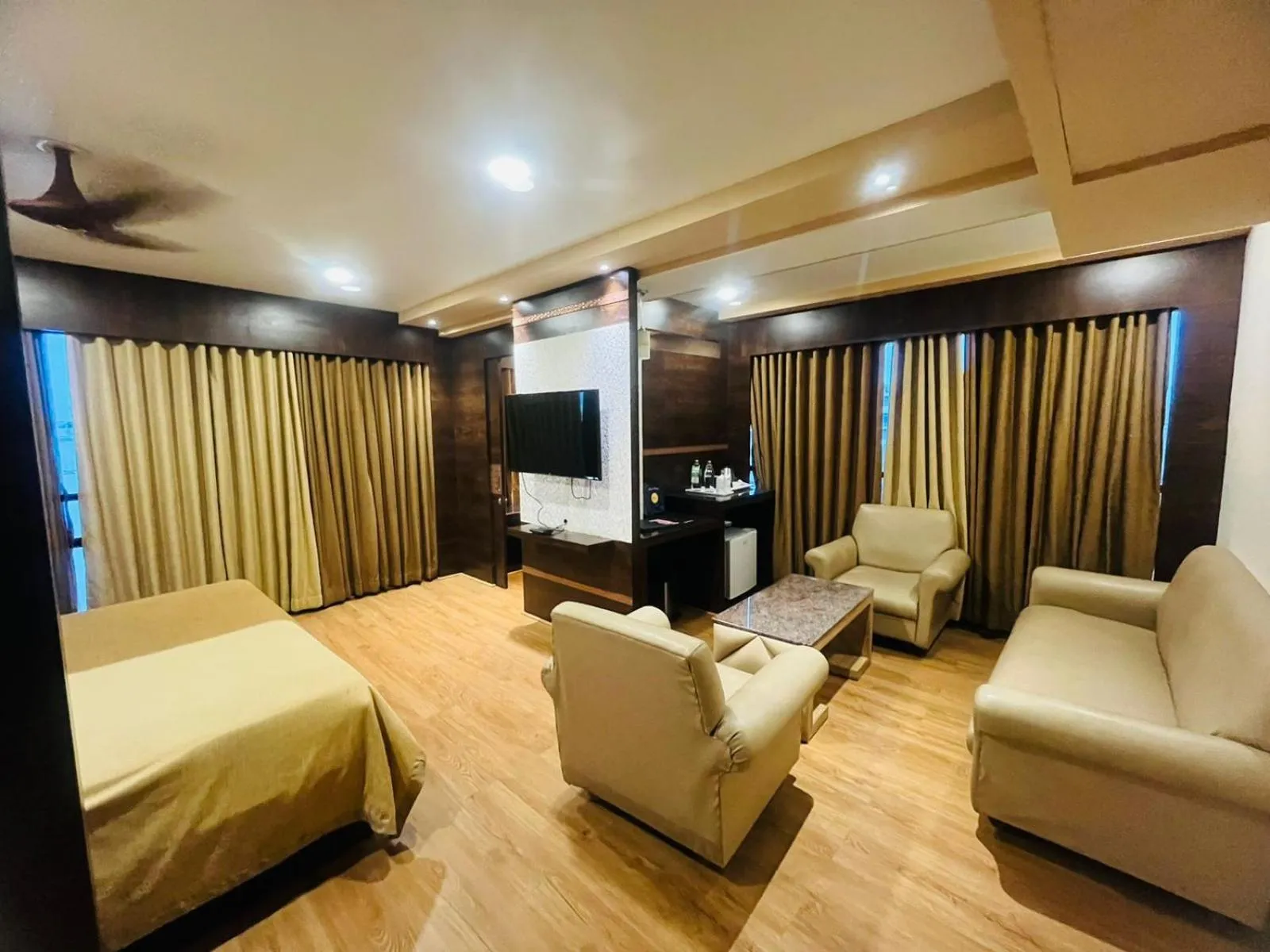 TV and multimedia, Bed in Hotel Rajmahal