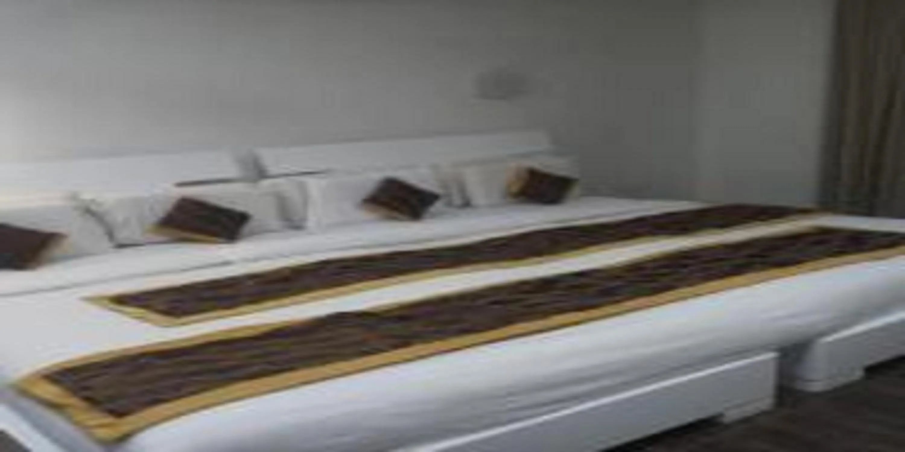 Bedroom, Bed in crystal inn