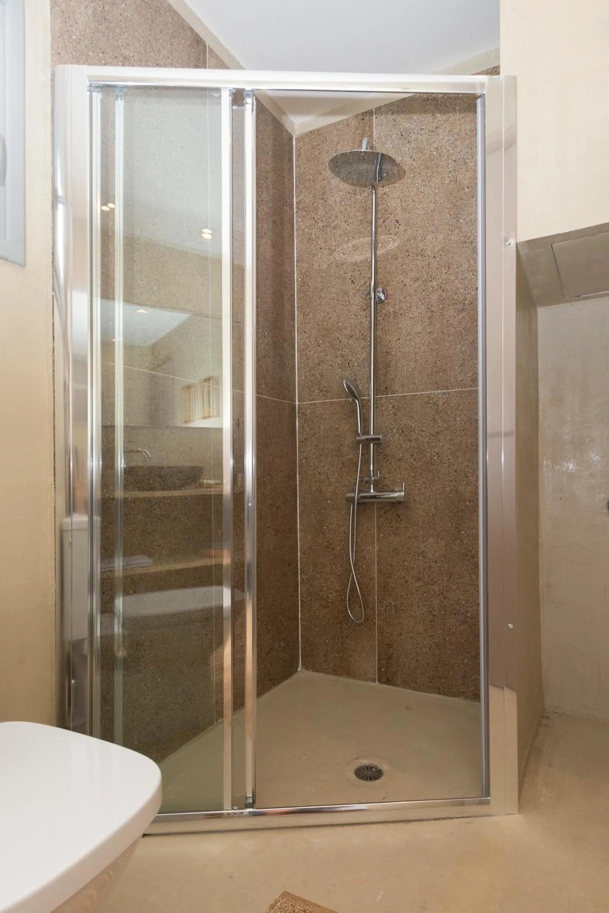 Toilet in Pylosea Luxury Lodge