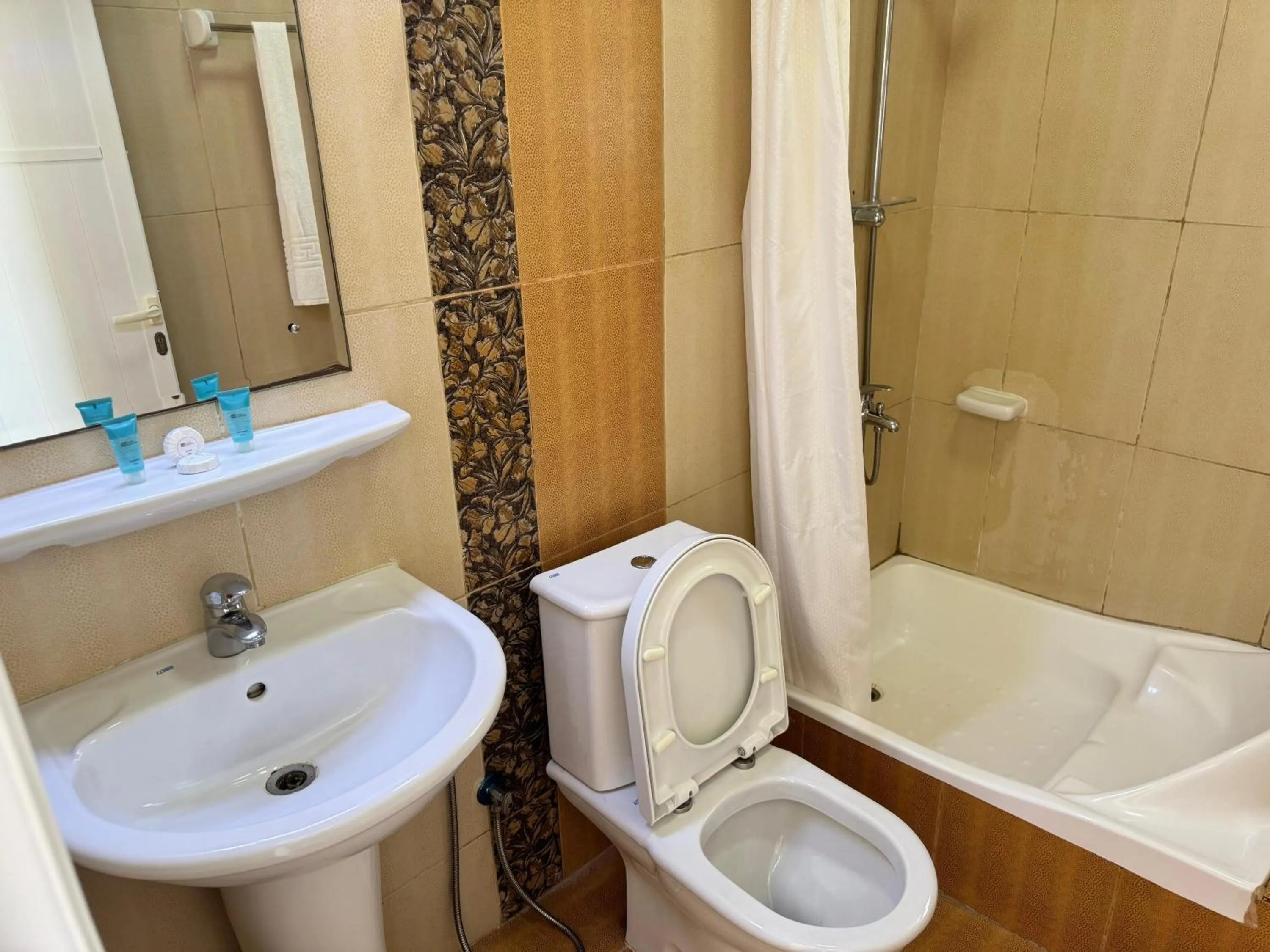 Al Ferdous Hotel Apartments