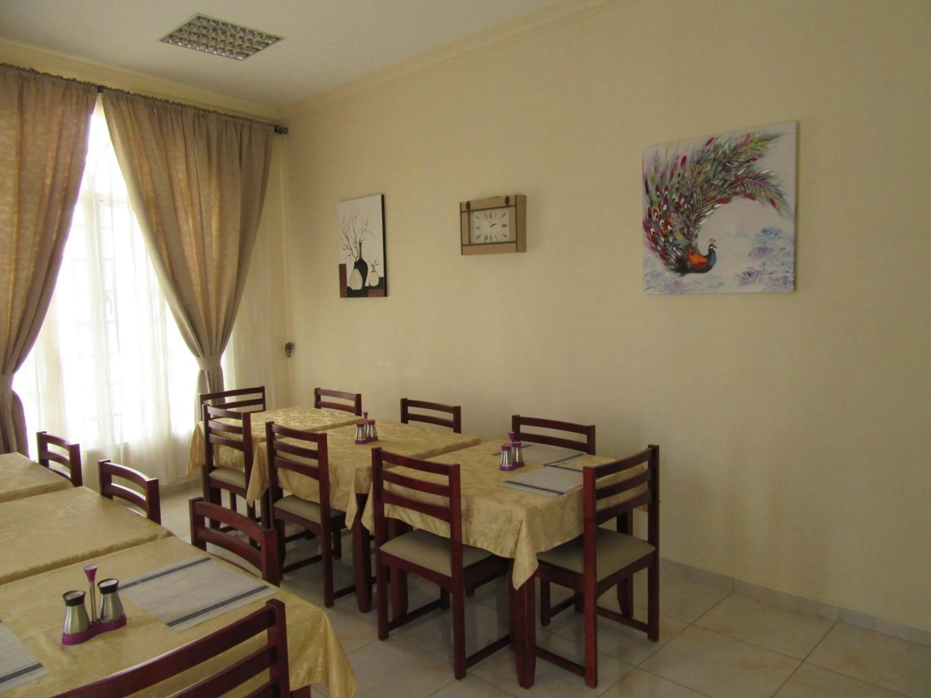 Restaurant/places to eat in Al Ferdous Hotel Apartments