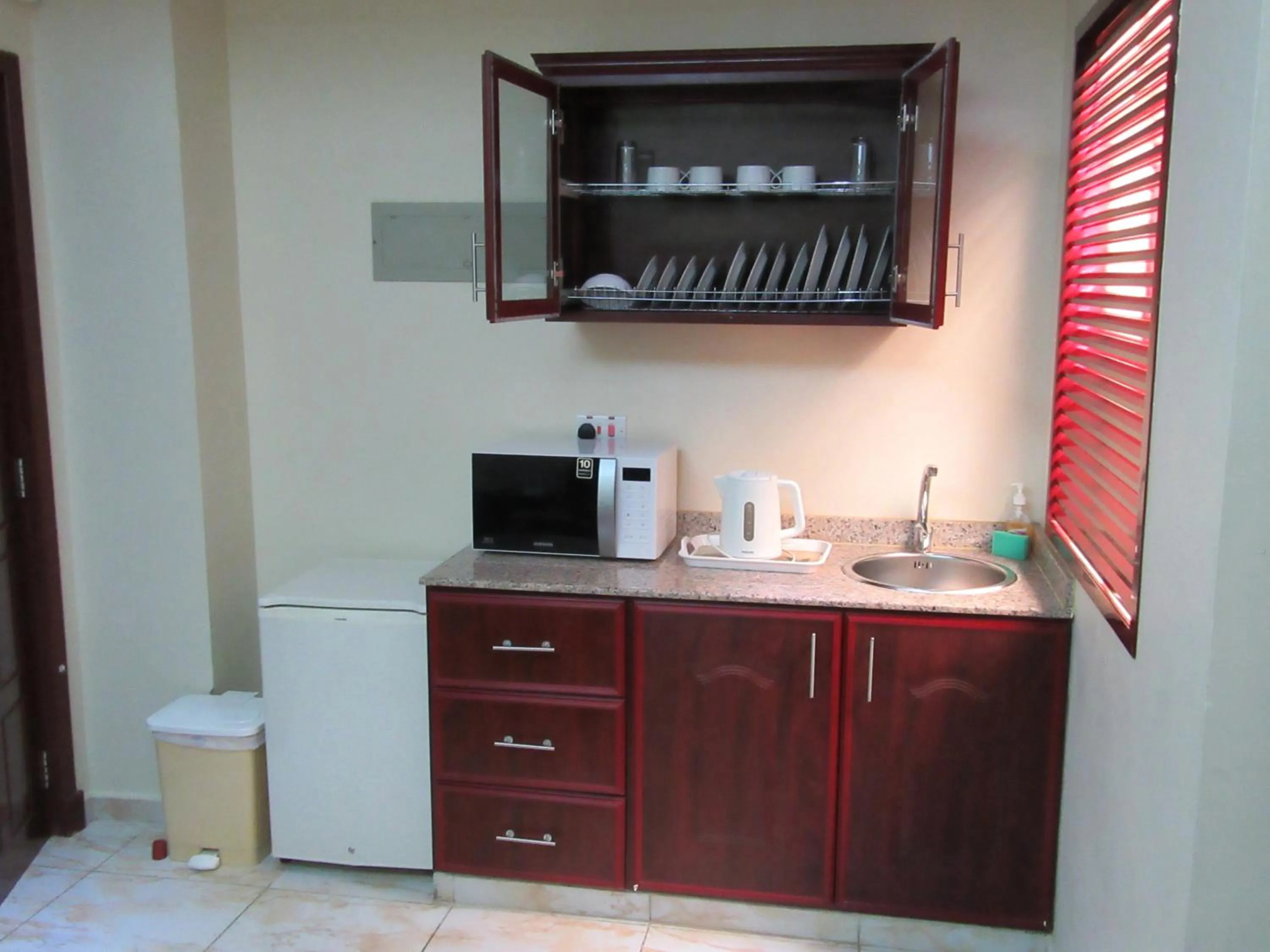 Kitchen or kitchenette in Al Ferdous Hotel Apartments