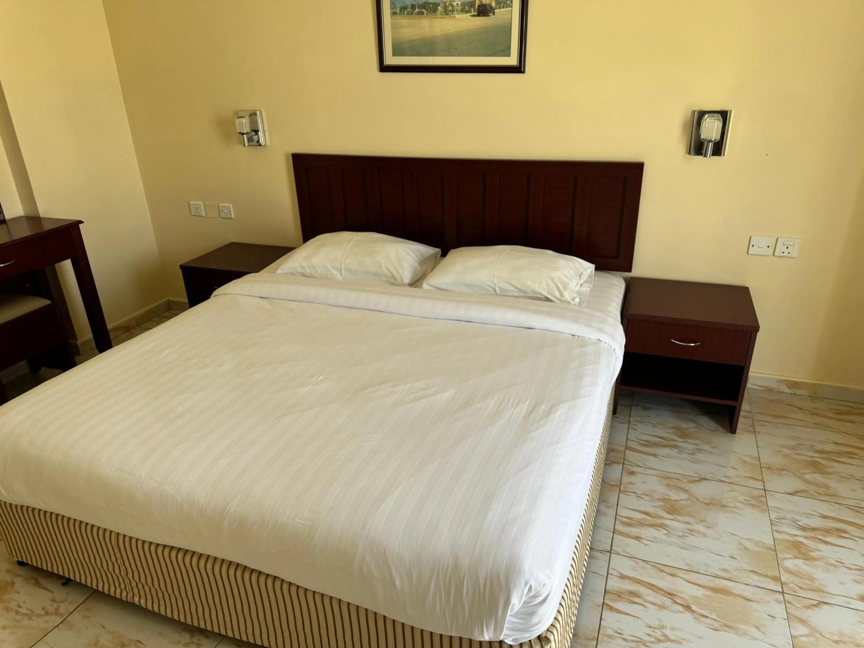 Bed in Al Ferdous Hotel Apartments