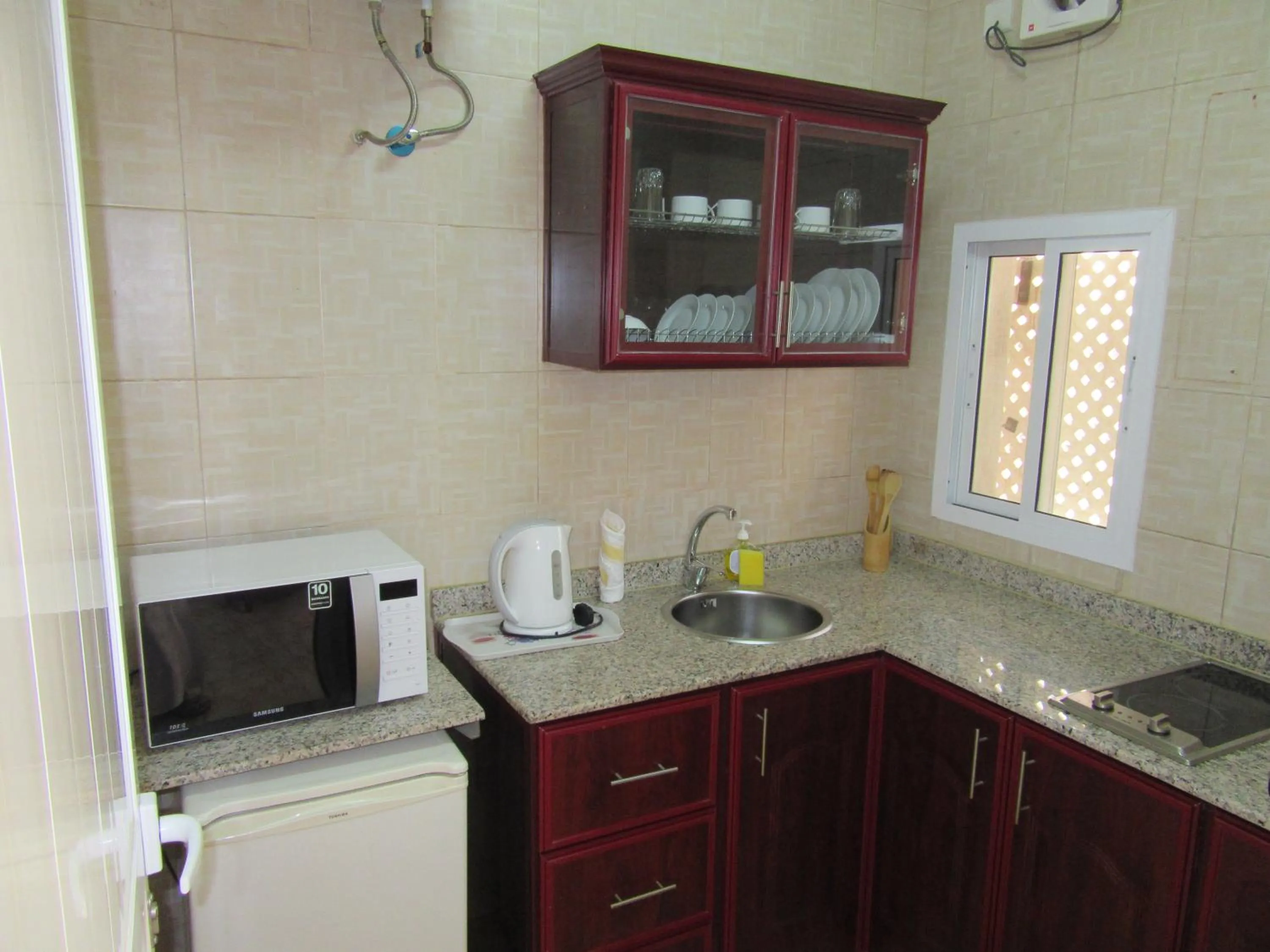Kitchen or kitchenette in Al Ferdous Hotel Apartments