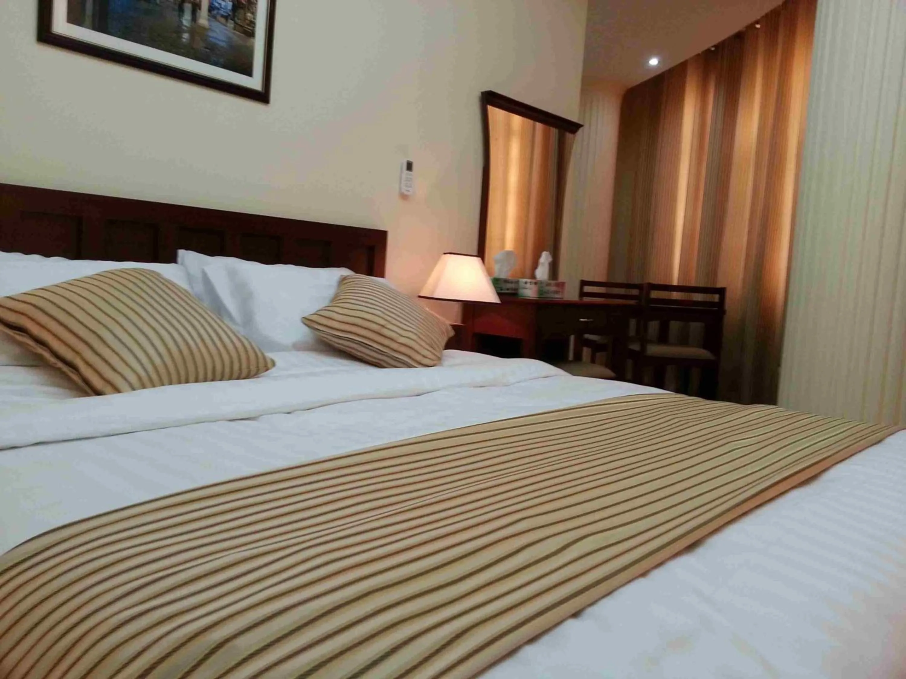 Bed in Al Ferdous Hotel Apartments
