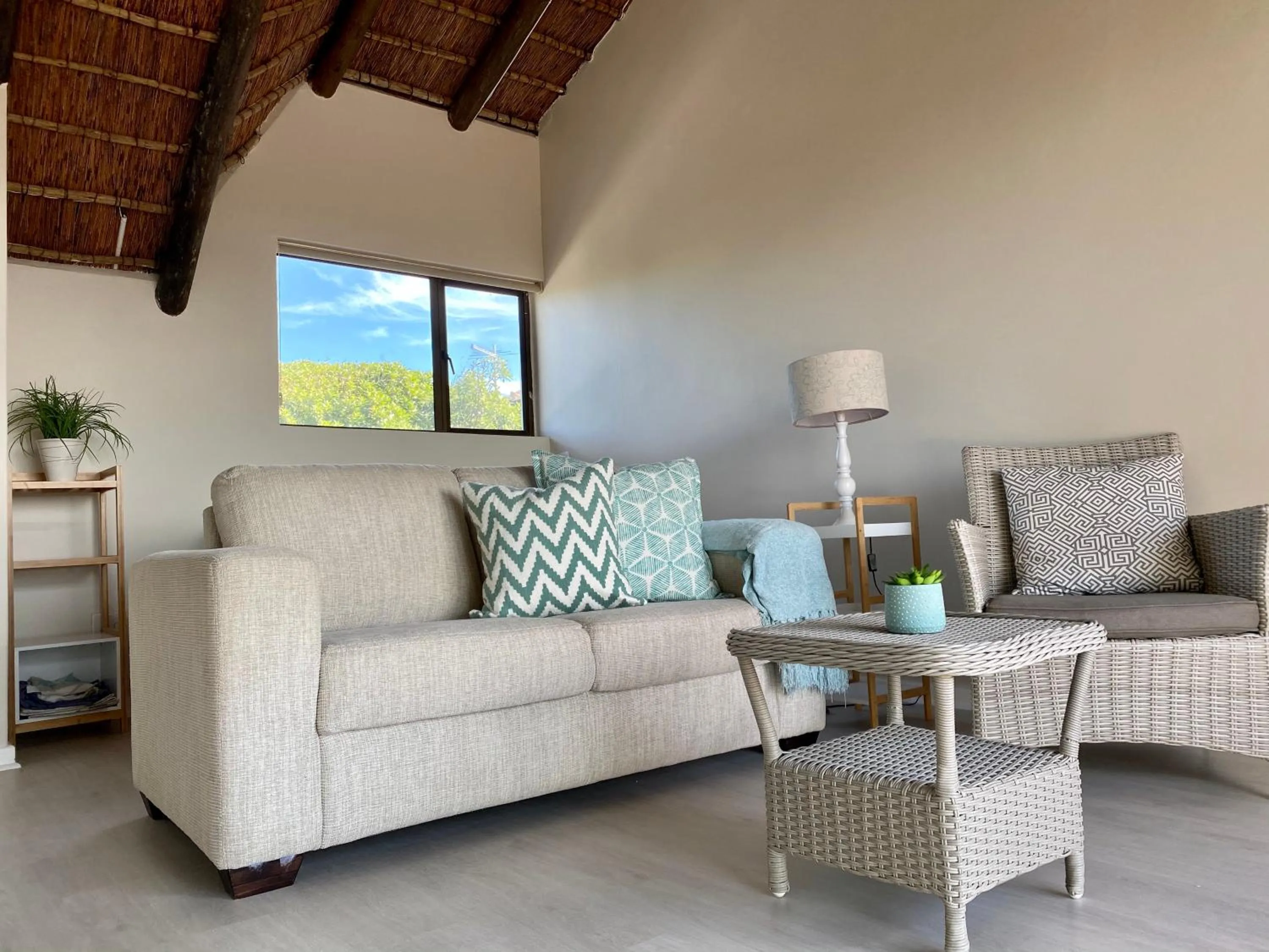 Seating area in i-LOLLO Bed & Breakfast at the River Mouth