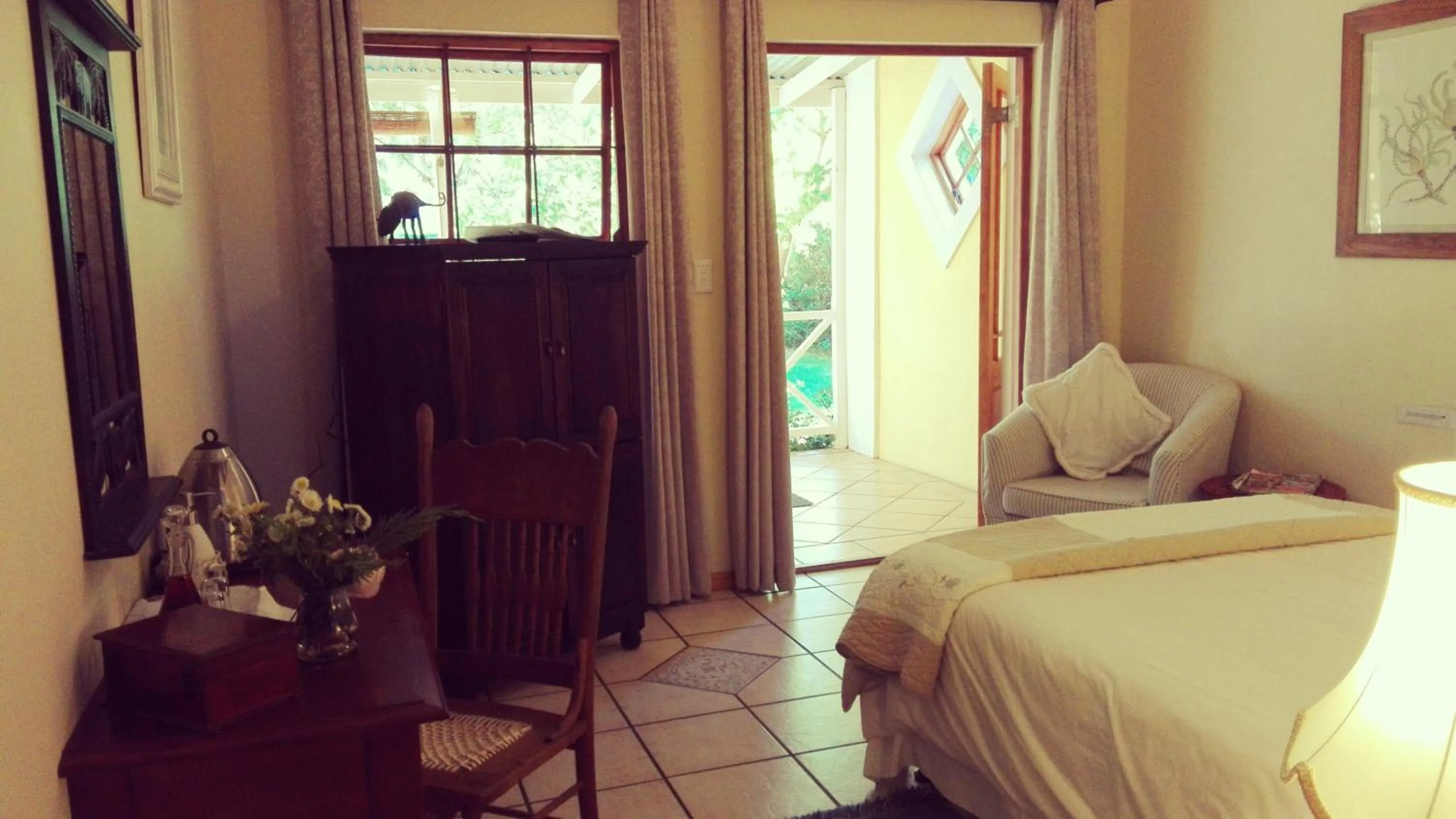 Bedroom, Bed in Saxe-Coburg Lodge