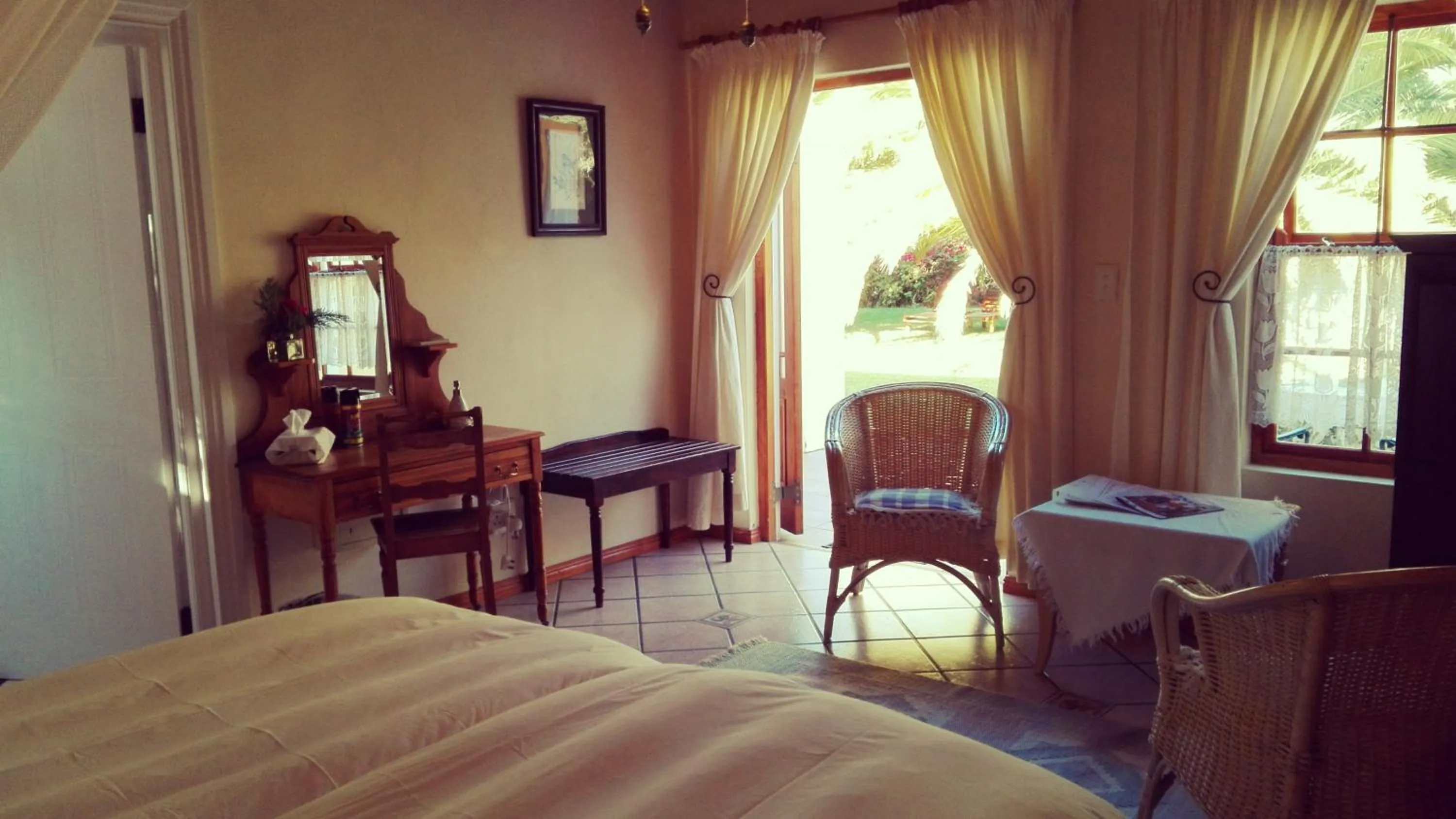 Bedroom, Bed in Saxe-Coburg Lodge