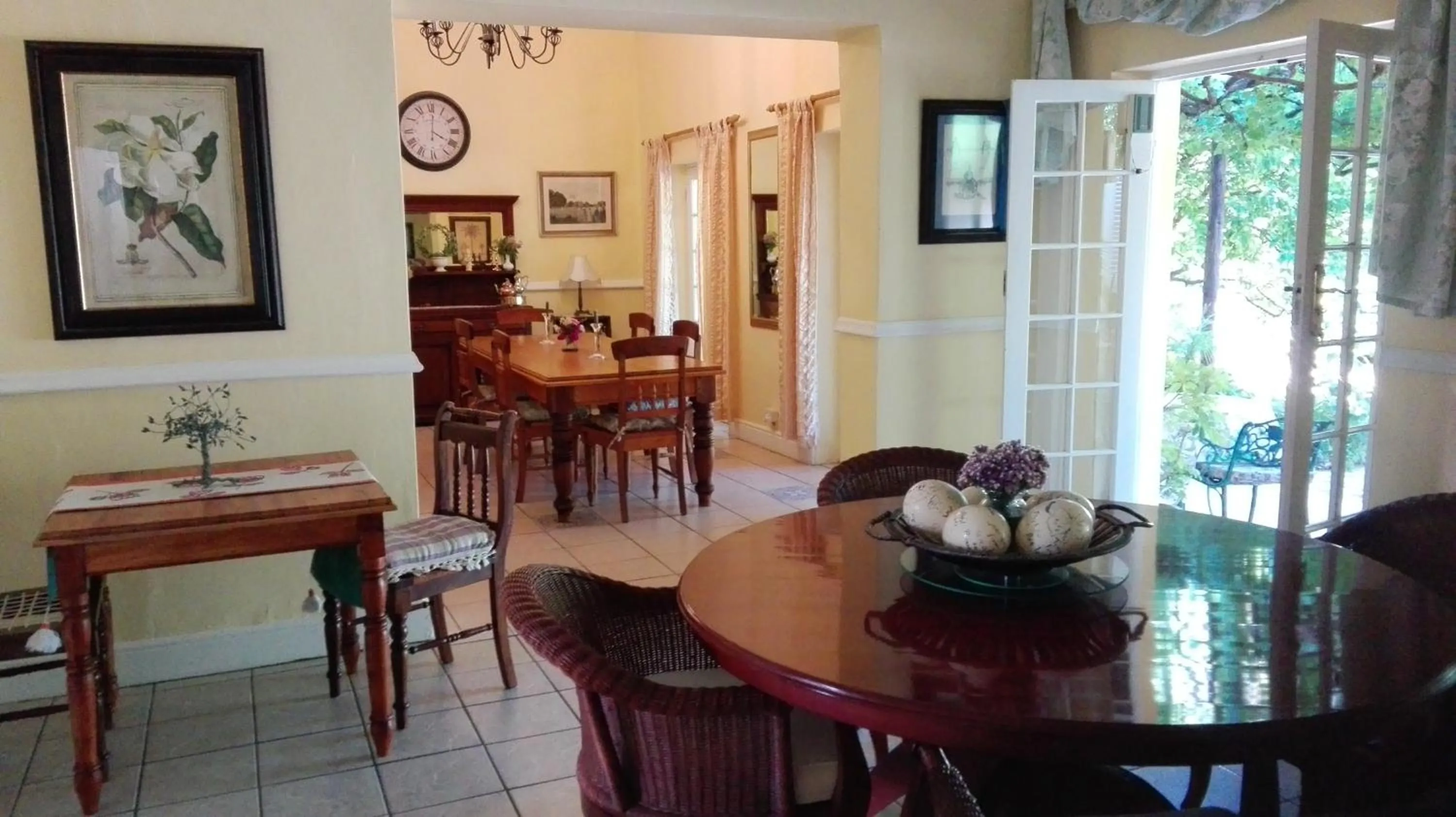Dining area in Saxe-Coburg Lodge