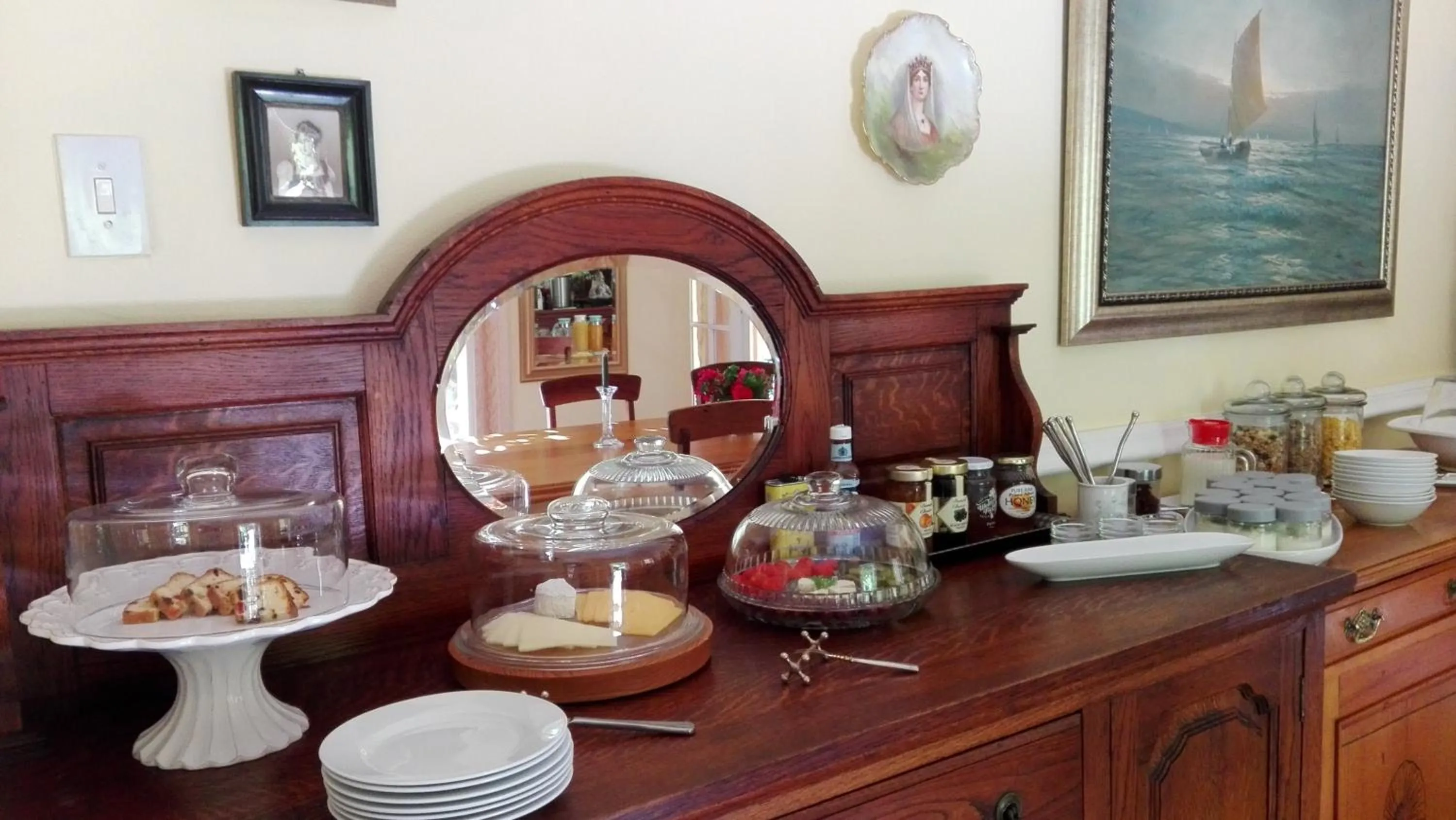 Breakfast in Saxe-Coburg Lodge