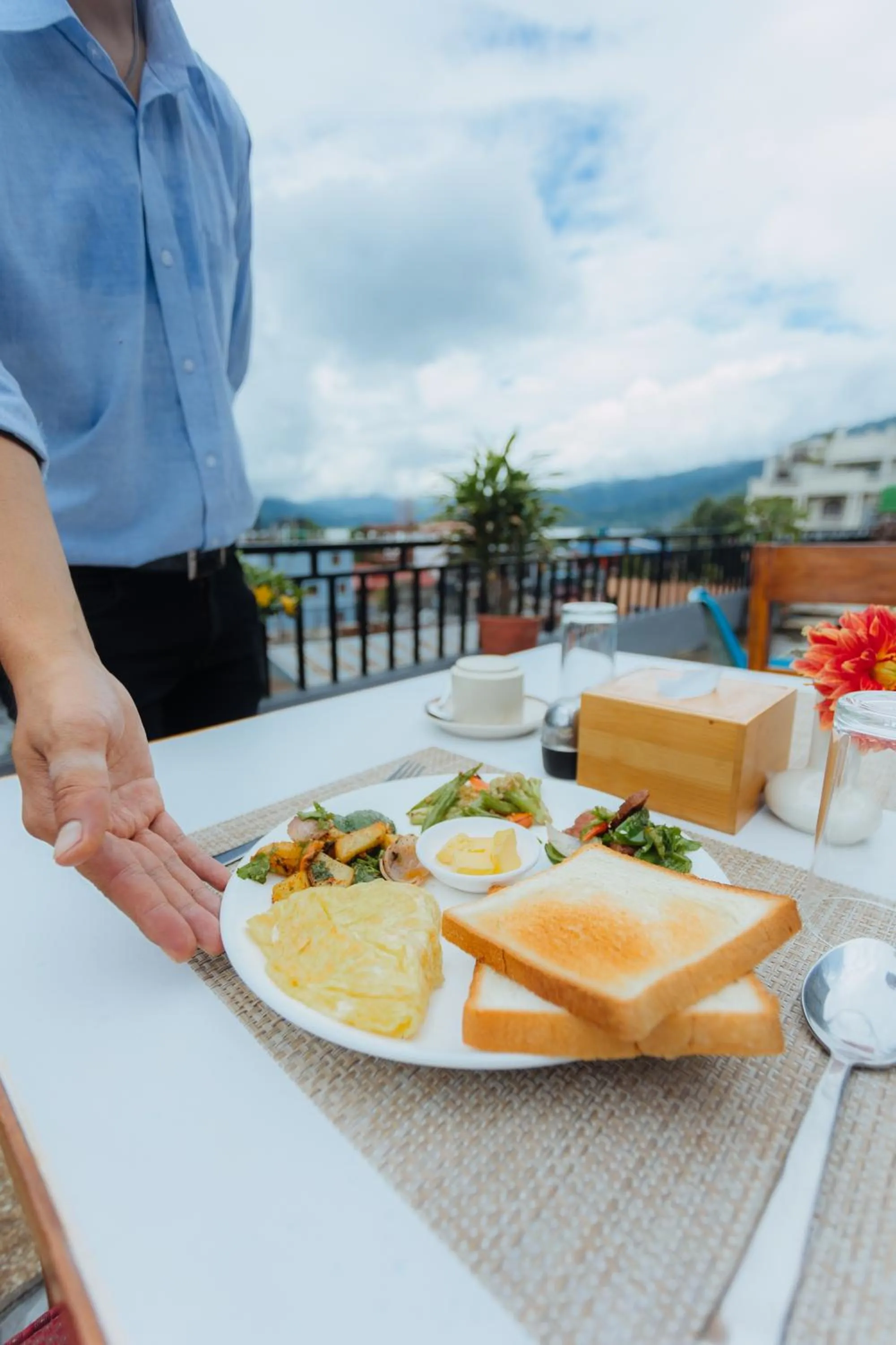 Restaurant/places to eat in Hotel Tulsi