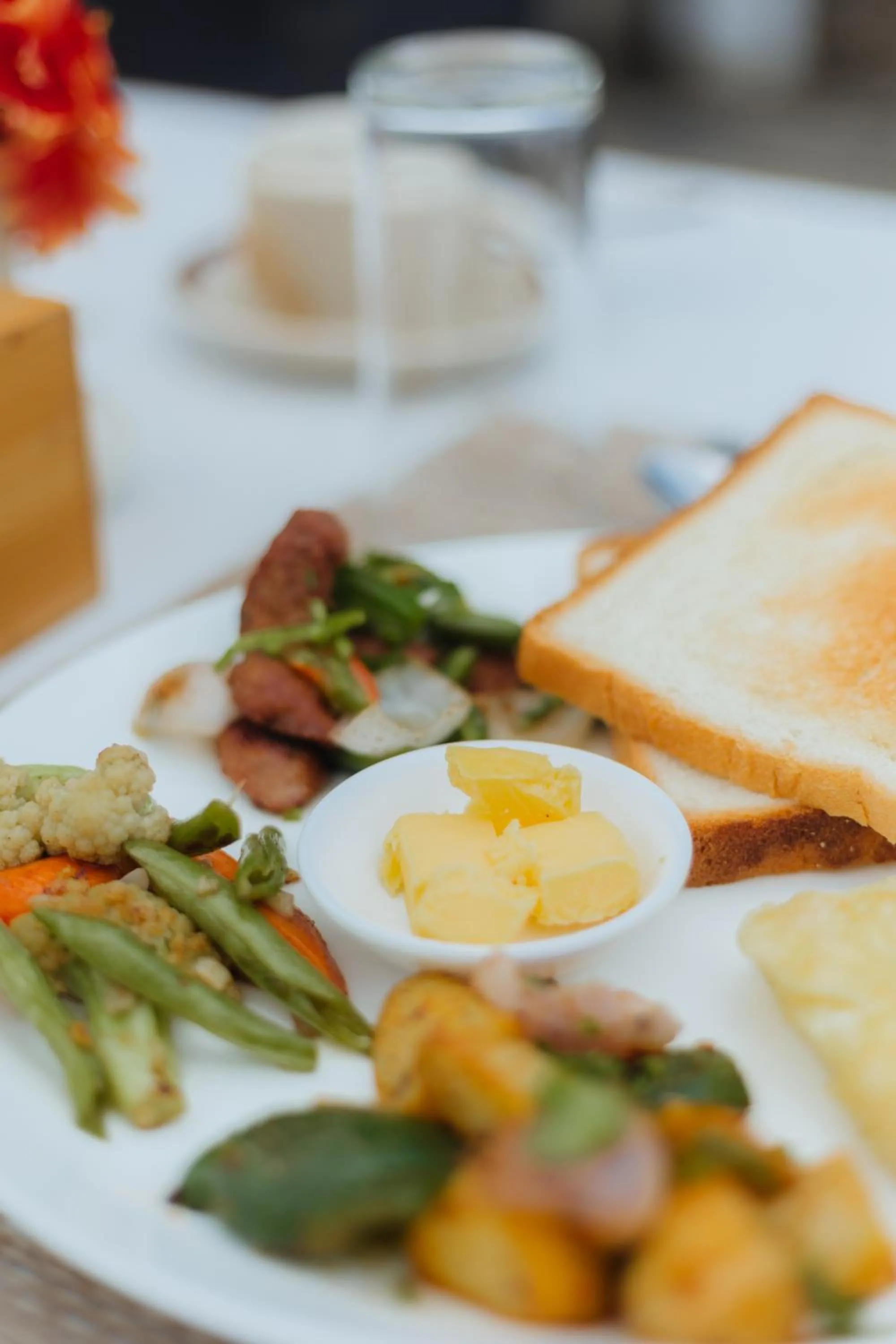 Restaurant/places to eat in Hotel Tulsi