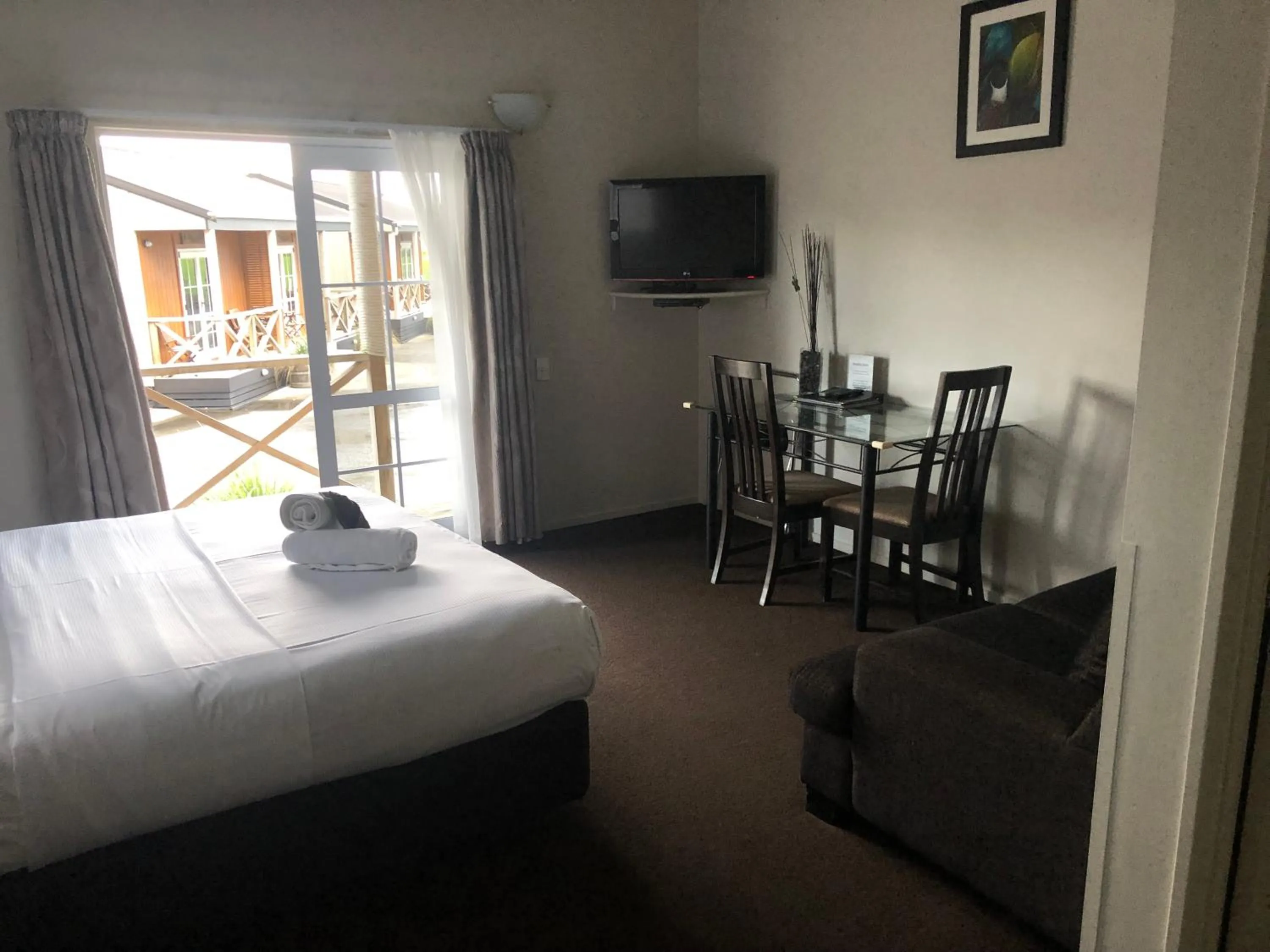 Bed in Anchor Lodge Motel