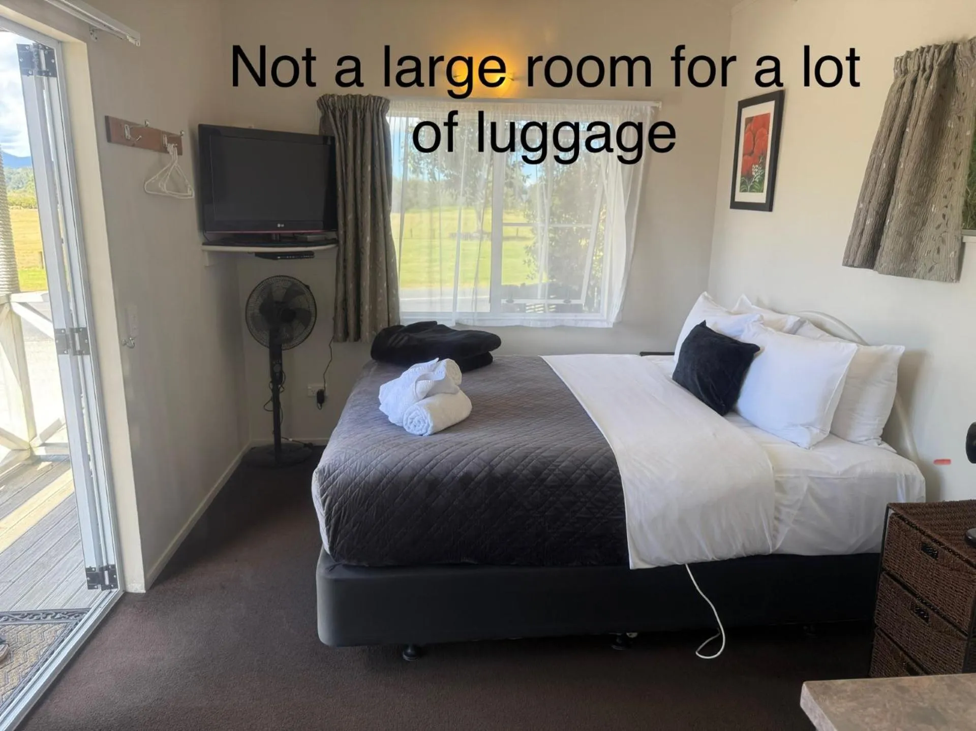 Bed in Anchor Lodge Motel