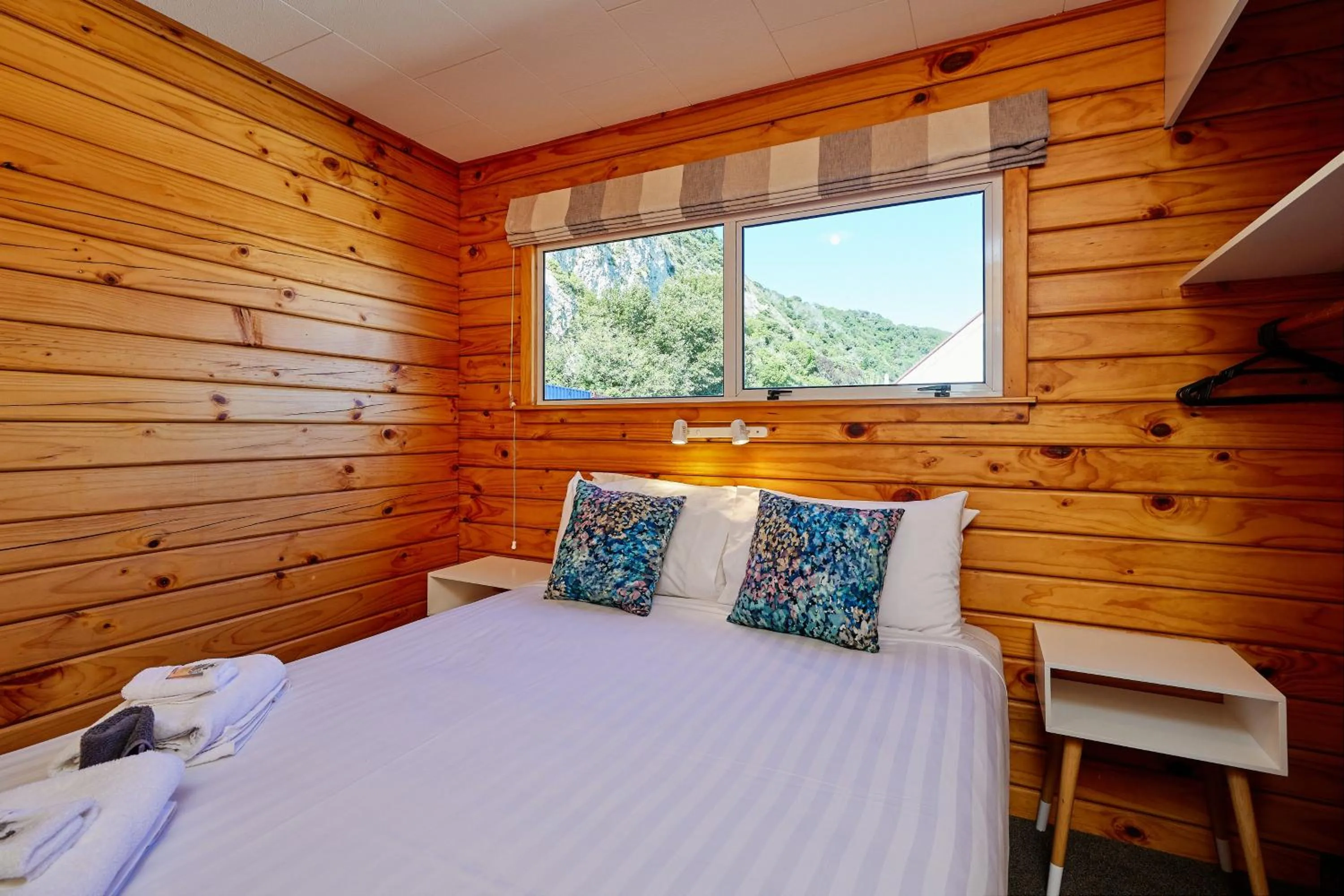 Bedroom, Bed in Panorama Motel