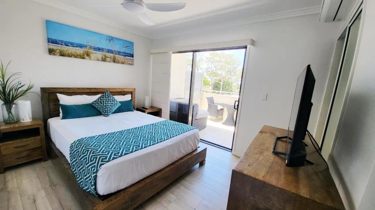 Bed in Eden by the Bay