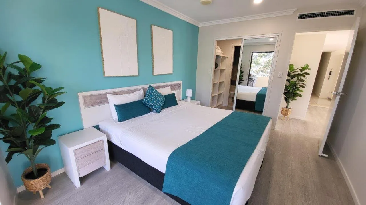 Bed in Eden by the Bay