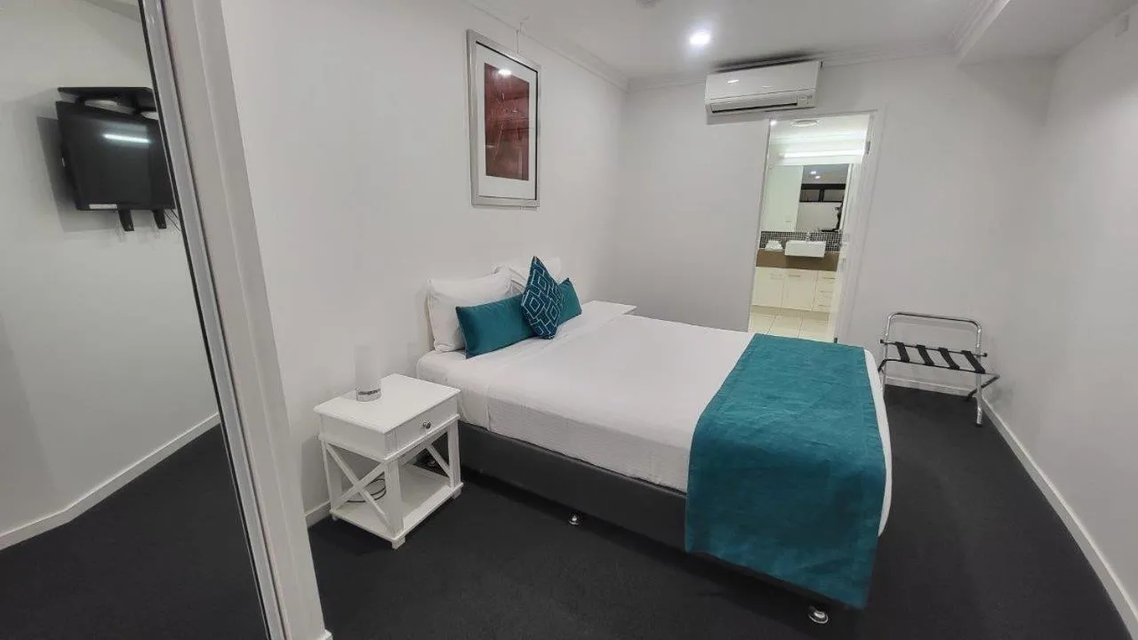 Bed in Eden by the Bay